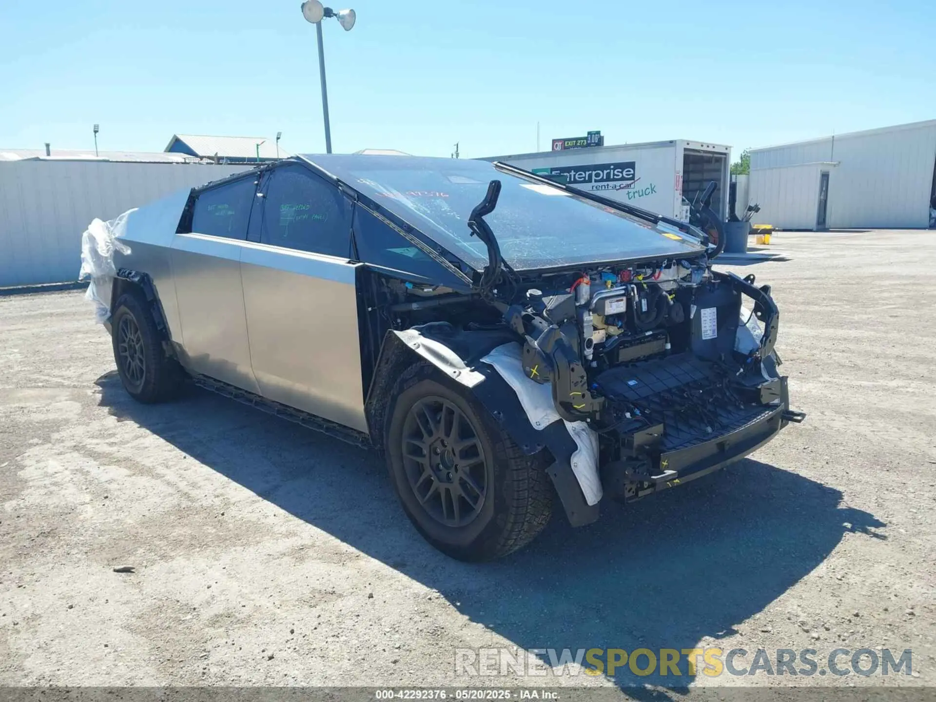 1 Photograph of a damaged car 7G2CEHED2SA059686 TESLA CYBERTRUCK 2025