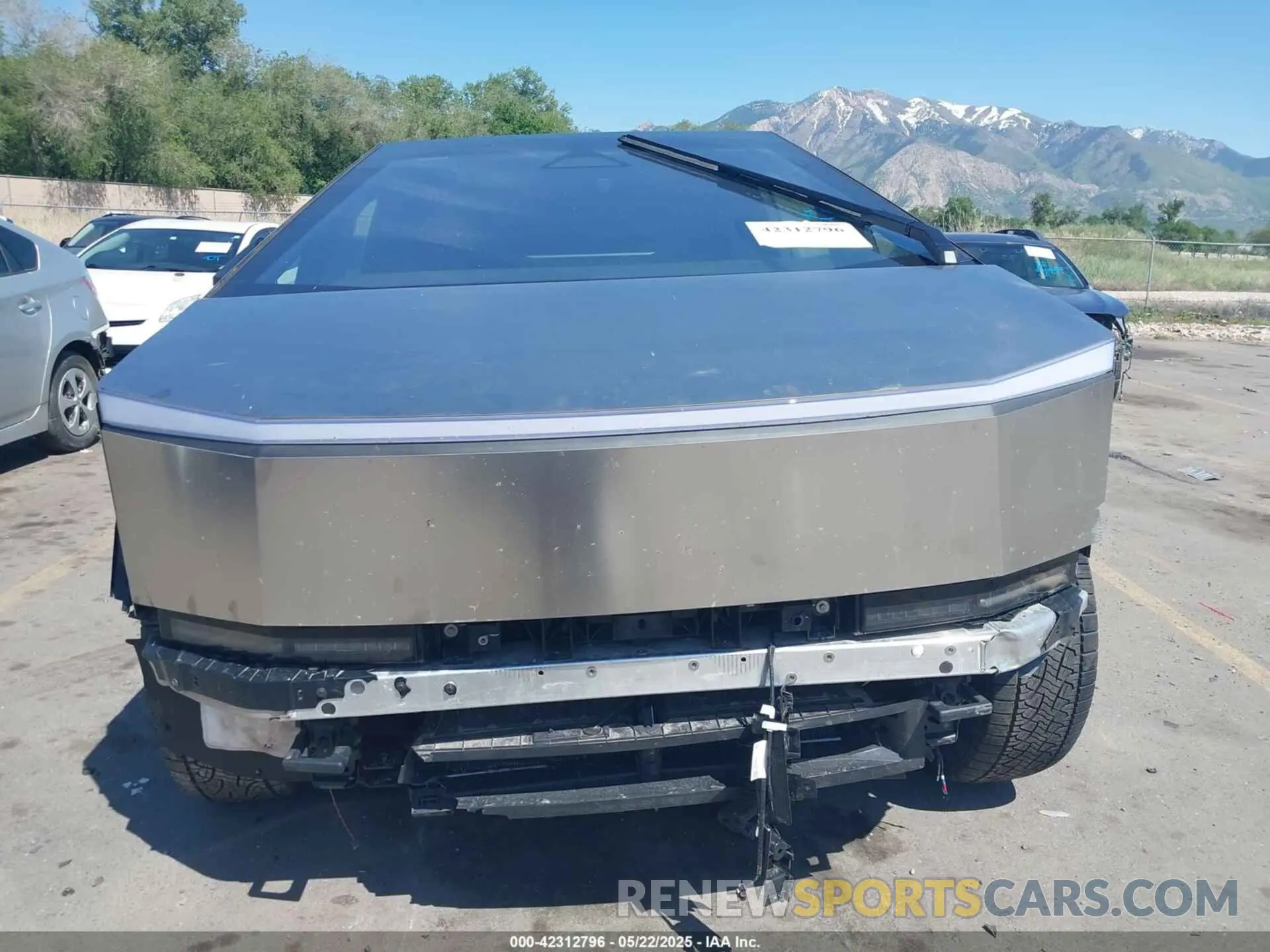 12 Photograph of a damaged car 7G2CEHED3SA066839 TESLA CYBERTRUCK 2025