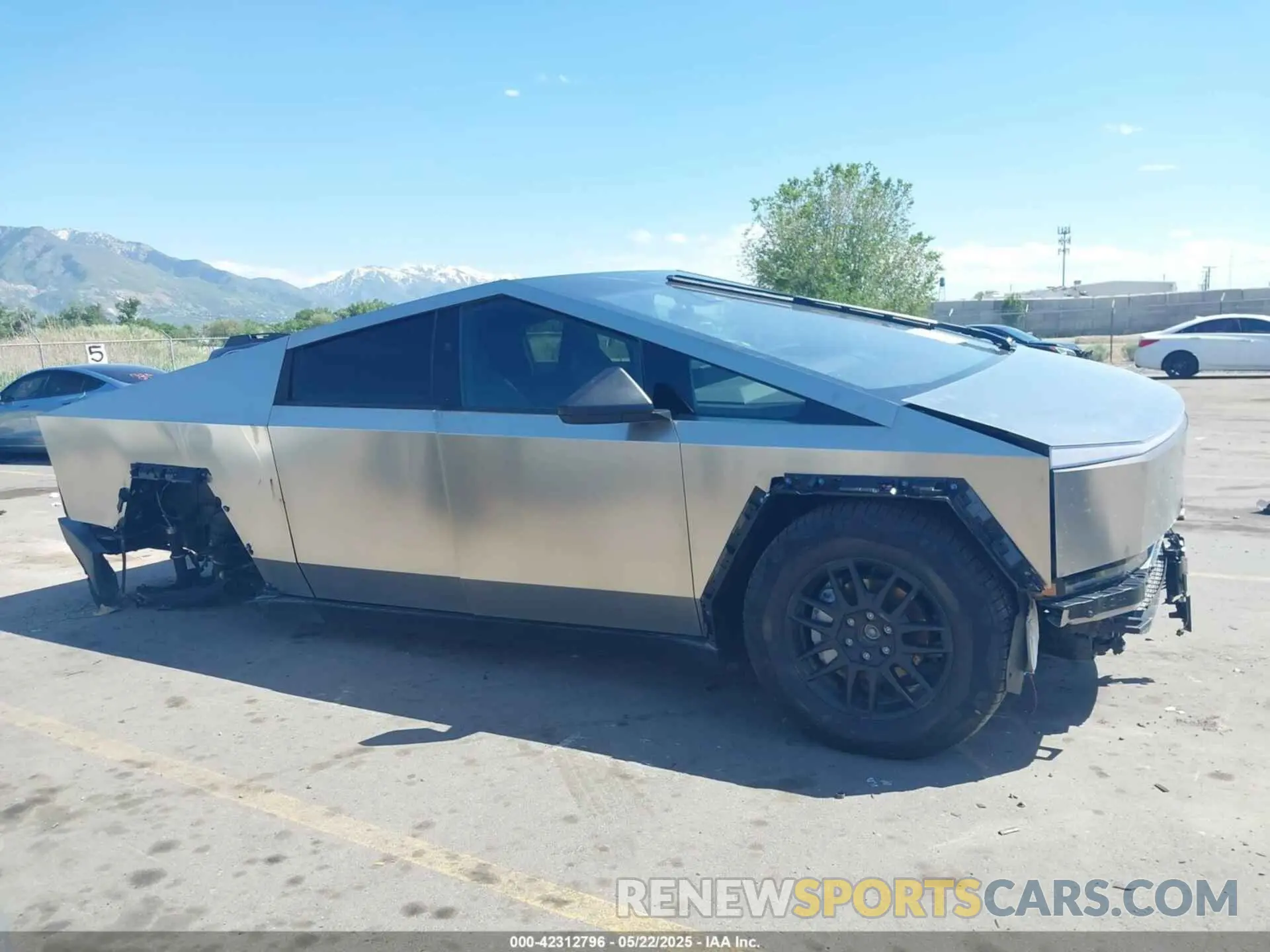 13 Photograph of a damaged car 7G2CEHED3SA066839 TESLA CYBERTRUCK 2025