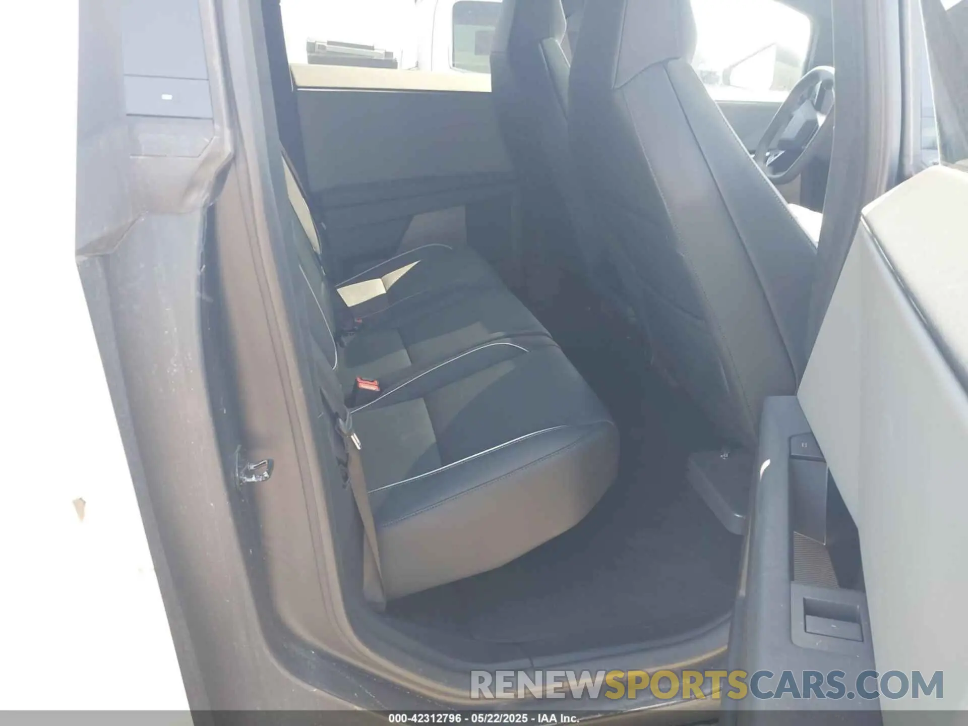 8 Photograph of a damaged car 7G2CEHED3SA066839 TESLA CYBERTRUCK 2025