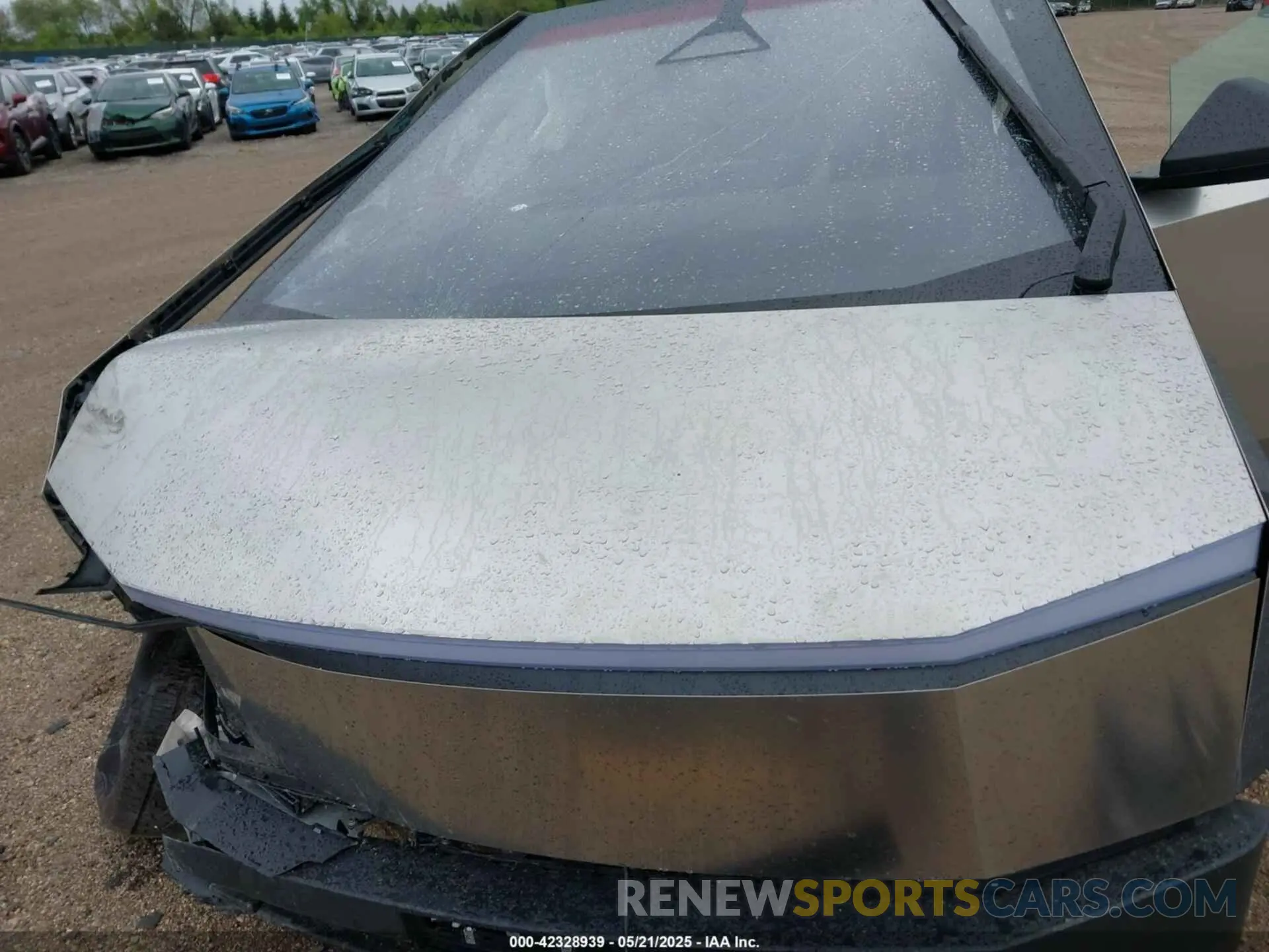 10 Photograph of a damaged car 7G2CEHED4SA069152 TESLA CYBERTRUCK 2025