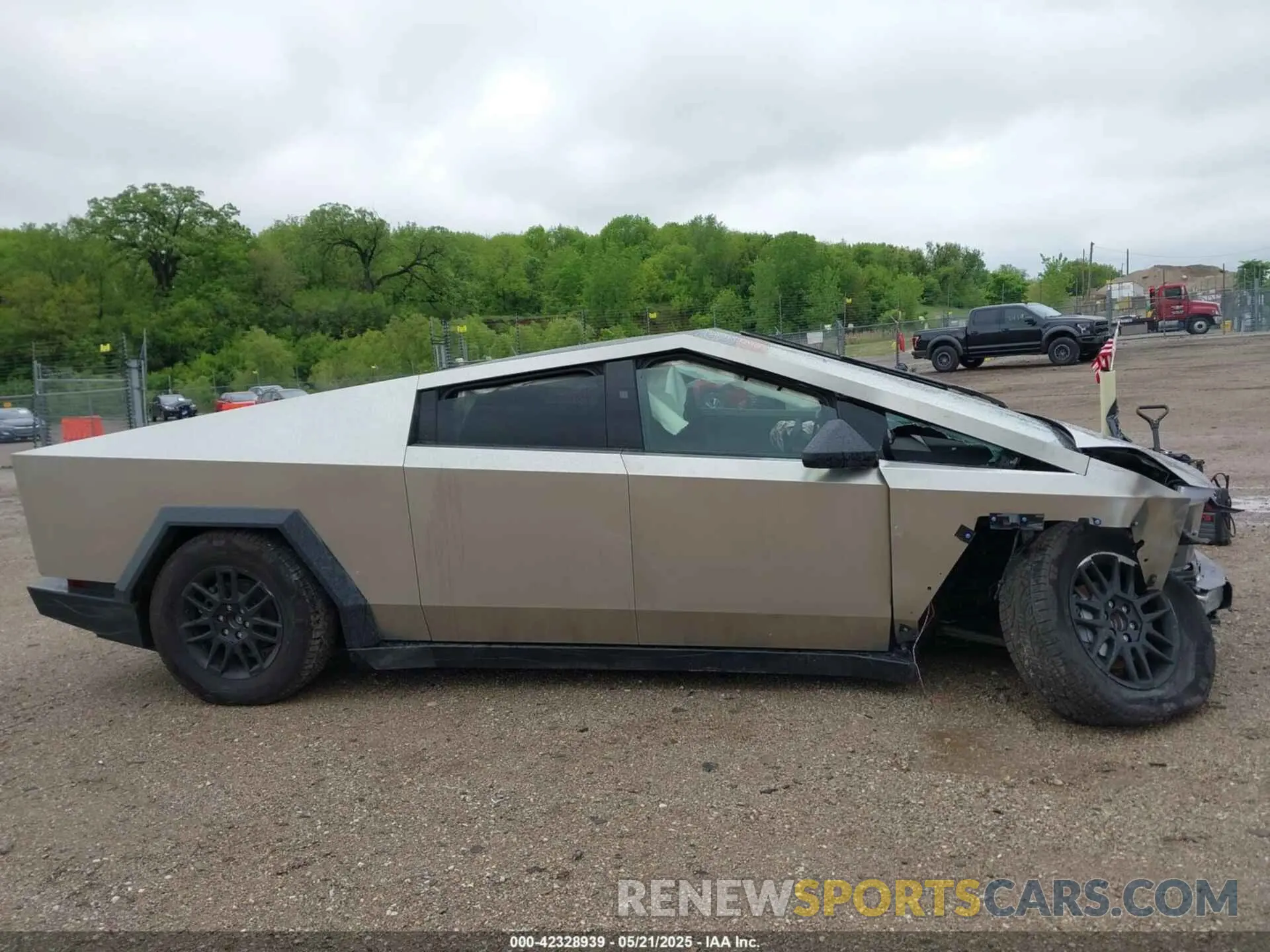 14 Photograph of a damaged car 7G2CEHED4SA069152 TESLA CYBERTRUCK 2025