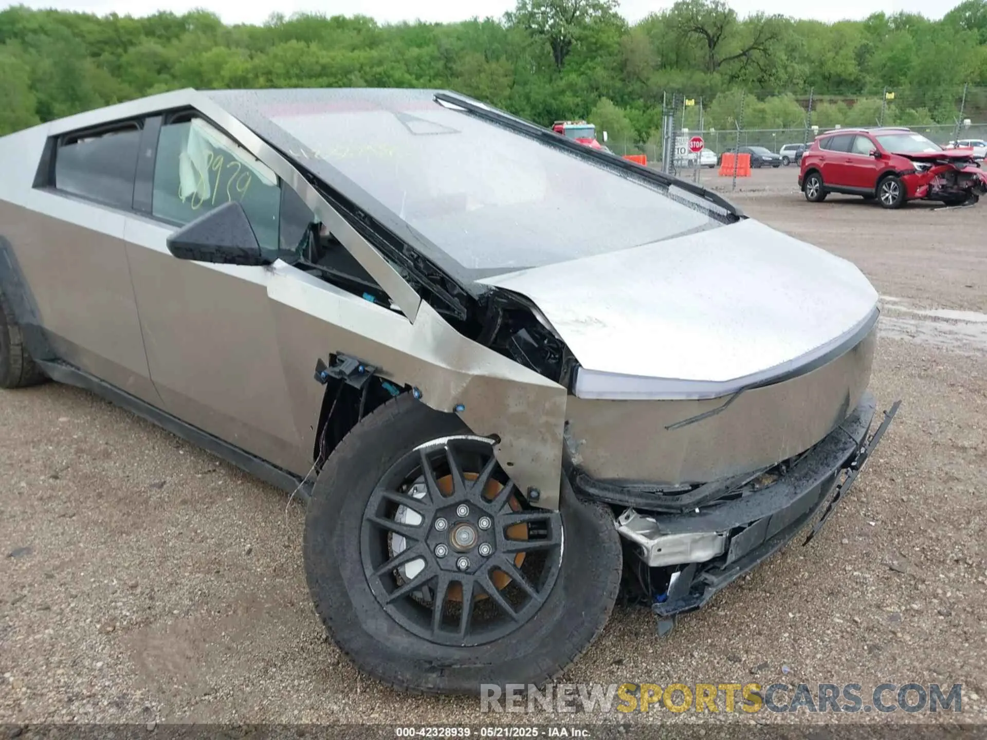 6 Photograph of a damaged car 7G2CEHED4SA069152 TESLA CYBERTRUCK 2025