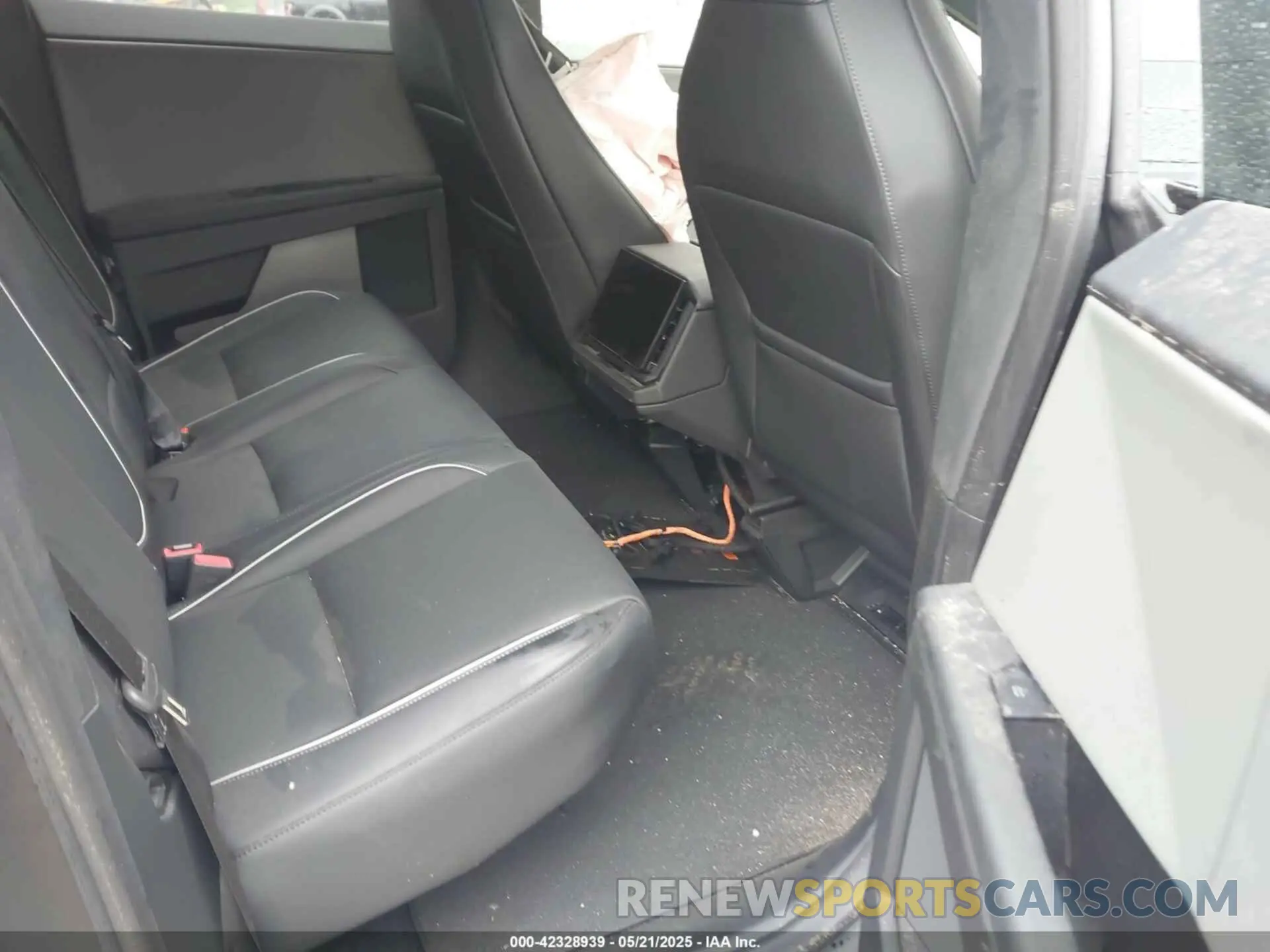 8 Photograph of a damaged car 7G2CEHED4SA069152 TESLA CYBERTRUCK 2025