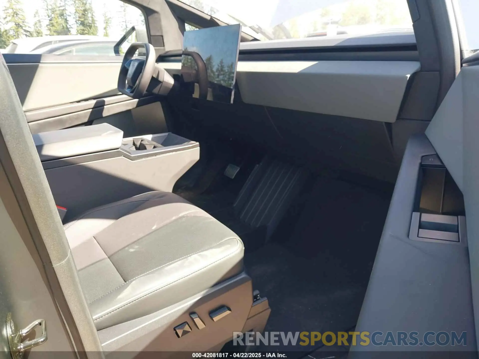 5 Photograph of a damaged car 7G2CEHED7SA065144 TESLA CYBERTRUCK 2025
