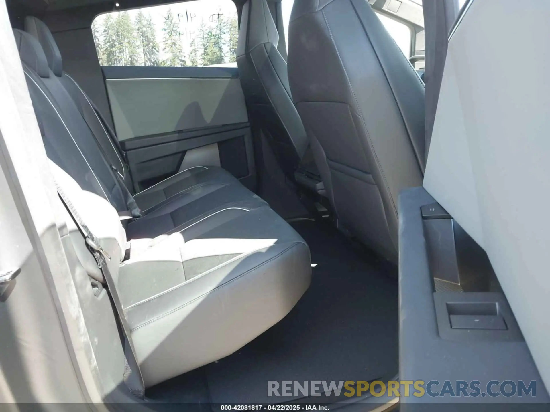 8 Photograph of a damaged car 7G2CEHED7SA065144 TESLA CYBERTRUCK 2025