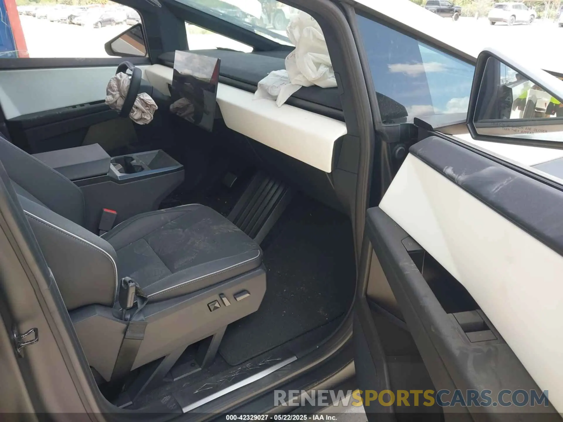 5 Photograph of a damaged car 7G2CEHEE0SA059937 TESLA CYBERTRUCK 2025