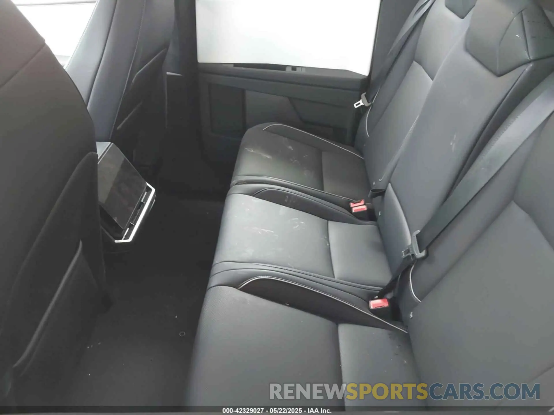 8 Photograph of a damaged car 7G2CEHEE0SA059937 TESLA CYBERTRUCK 2025