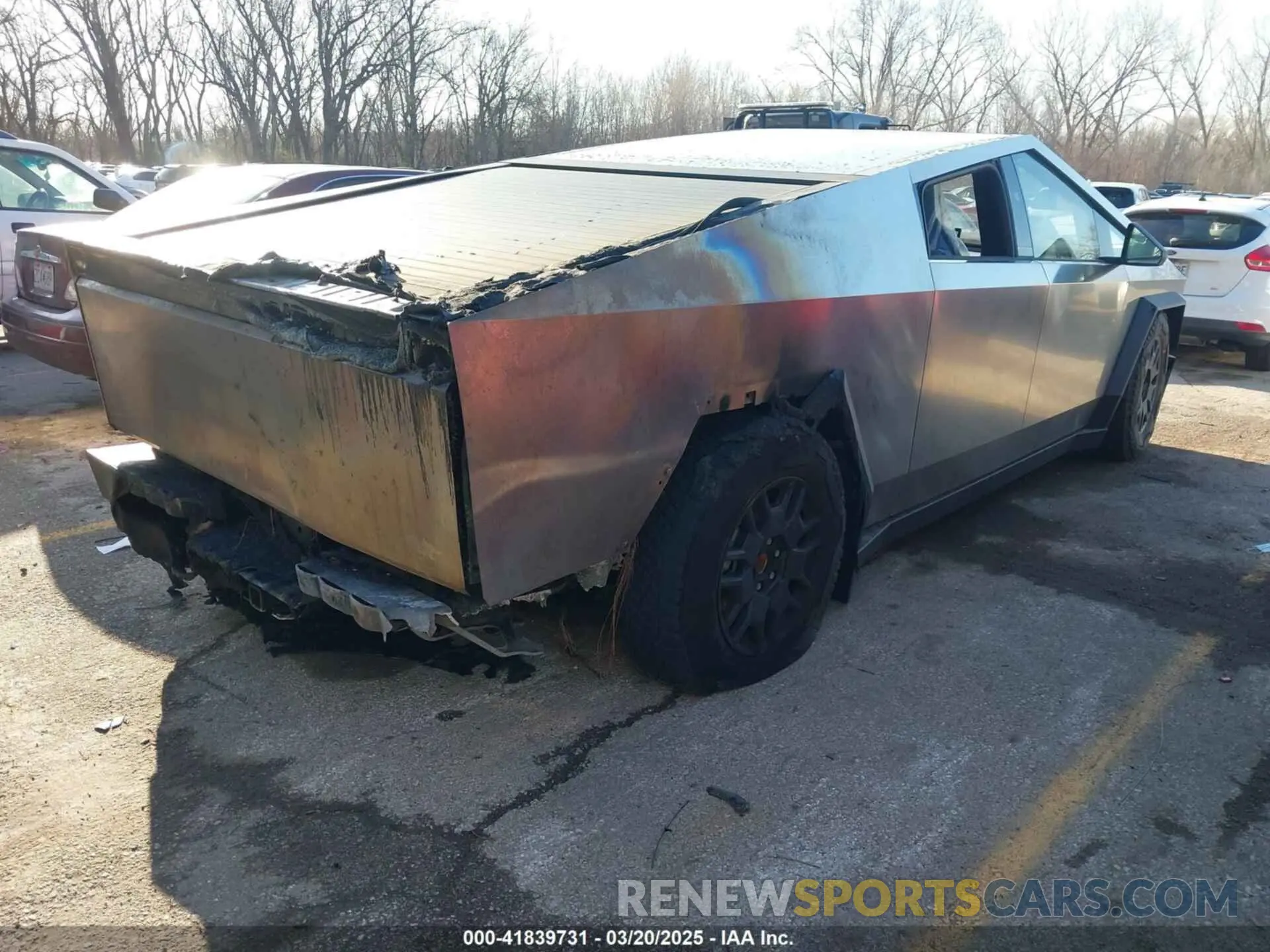 4 Photograph of a damaged car 7G2CEHEE9SA061735 TESLA CYBERTRUCK 2025