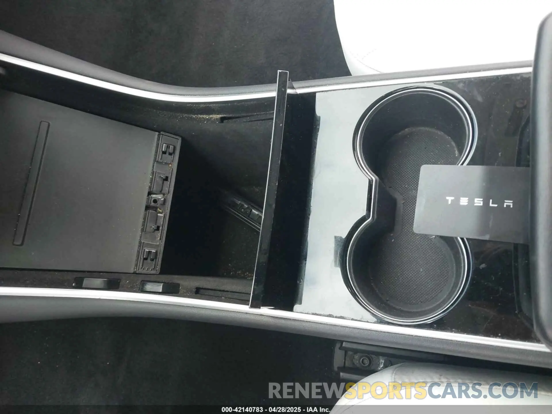 18 Photograph of a damaged car 5YJ3E1EA0KF301779 TESLA MODEL 3 2019