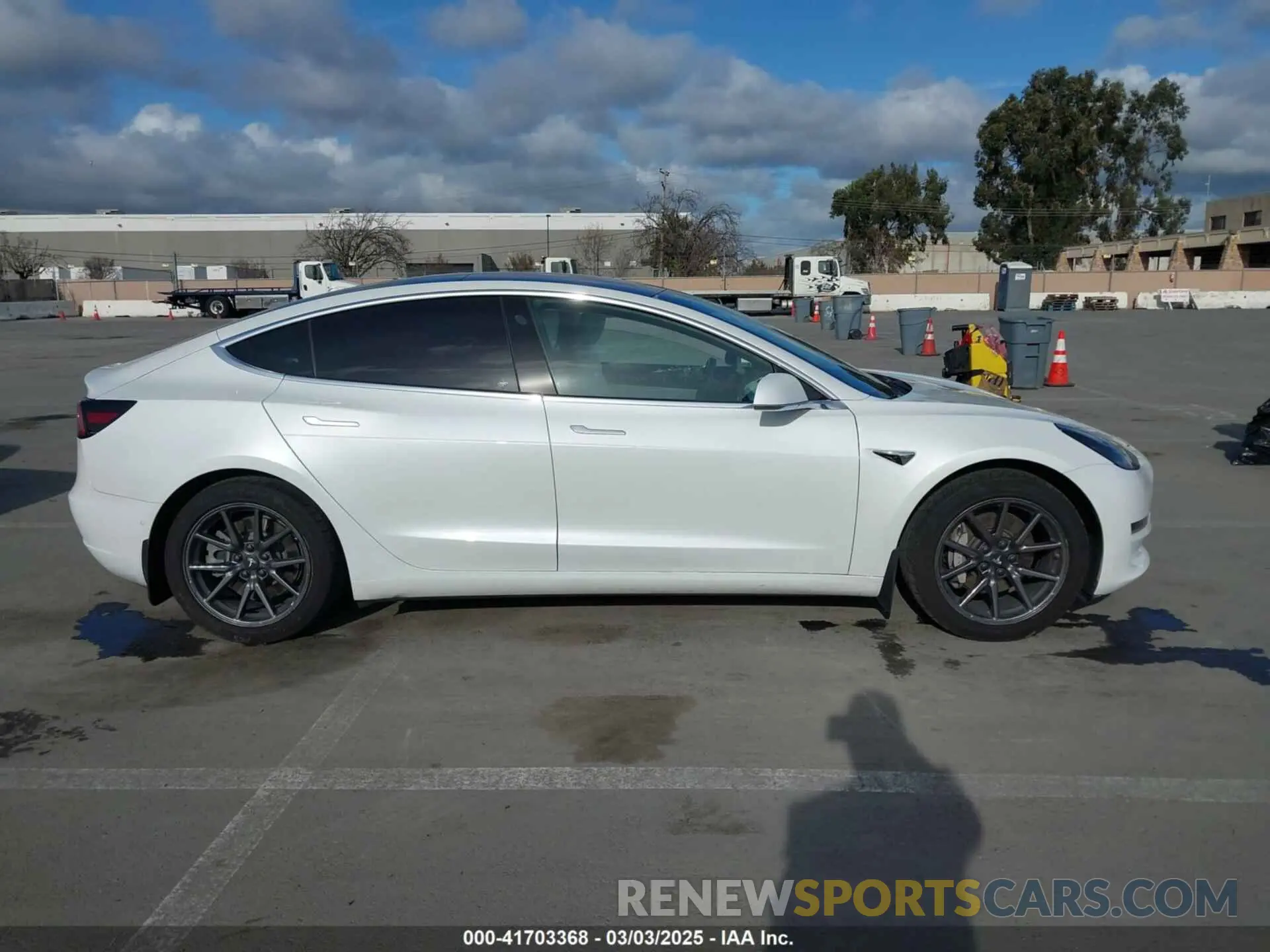 13 Photograph of a damaged car 5YJ3E1EA0KF322776 TESLA MODEL 3 2019