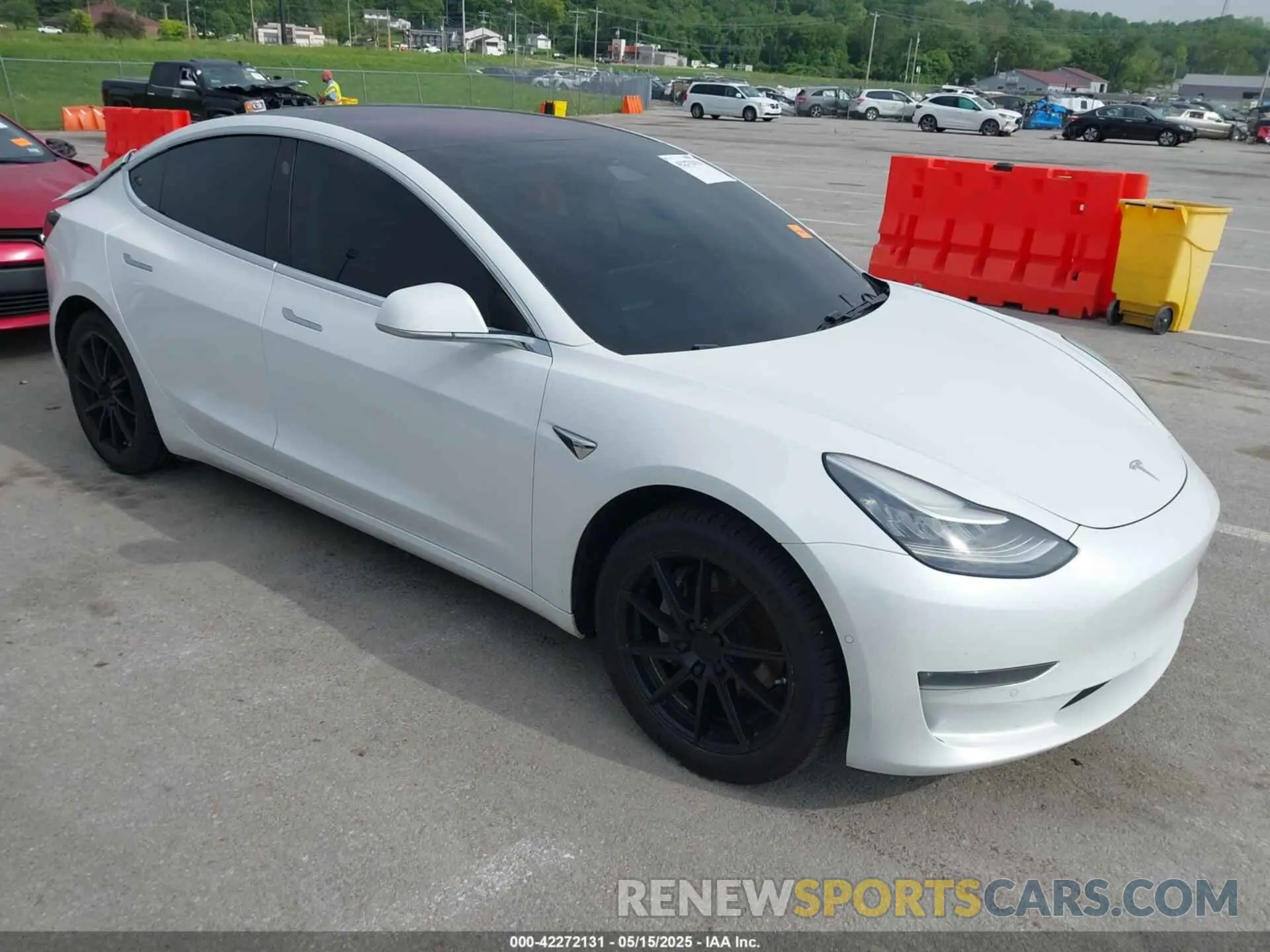 1 Photograph of a damaged car 5YJ3E1EA0KF326701 TESLA MODEL 3 2019