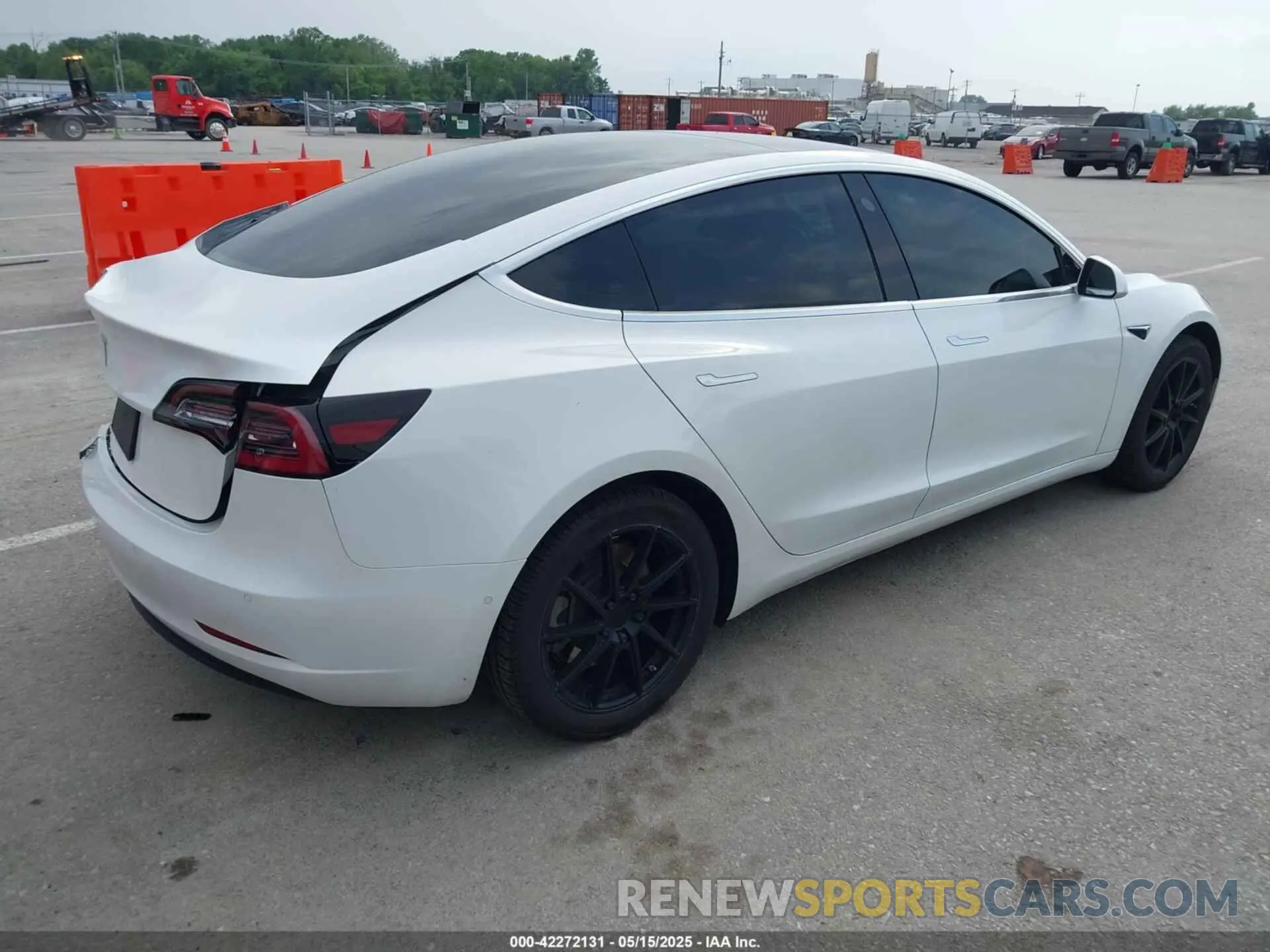 4 Photograph of a damaged car 5YJ3E1EA0KF326701 TESLA MODEL 3 2019