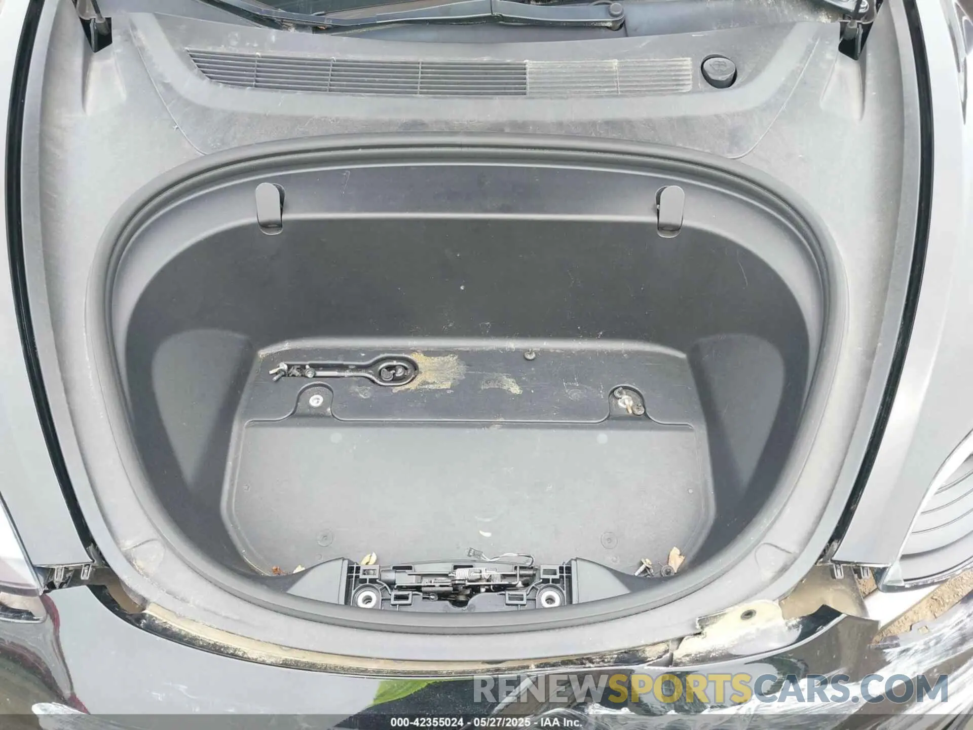 10 Photograph of a damaged car 5YJ3E1EA0KF395226 TESLA MODEL 3 2019