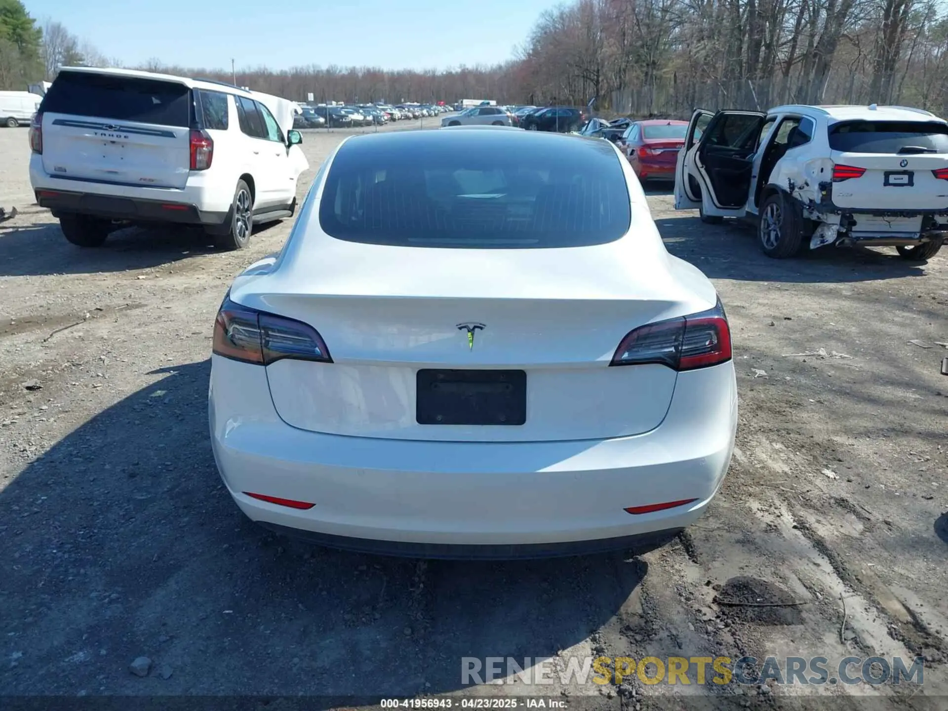 17 Photograph of a damaged car 5YJ3E1EA0KF402451 TESLA MODEL 3 2019