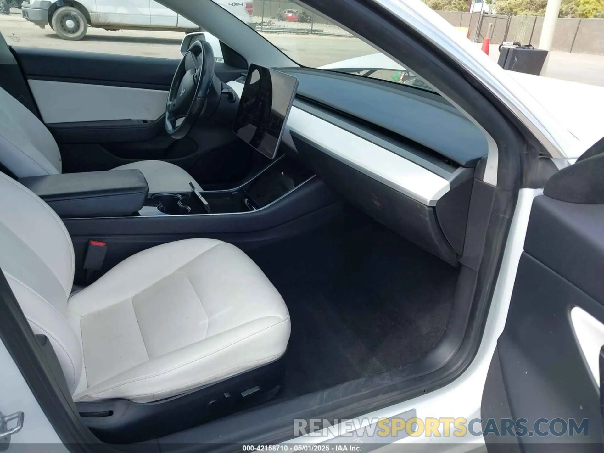 5 Photograph of a damaged car 5YJ3E1EA0KF419427 TESLA MODEL 3 2019