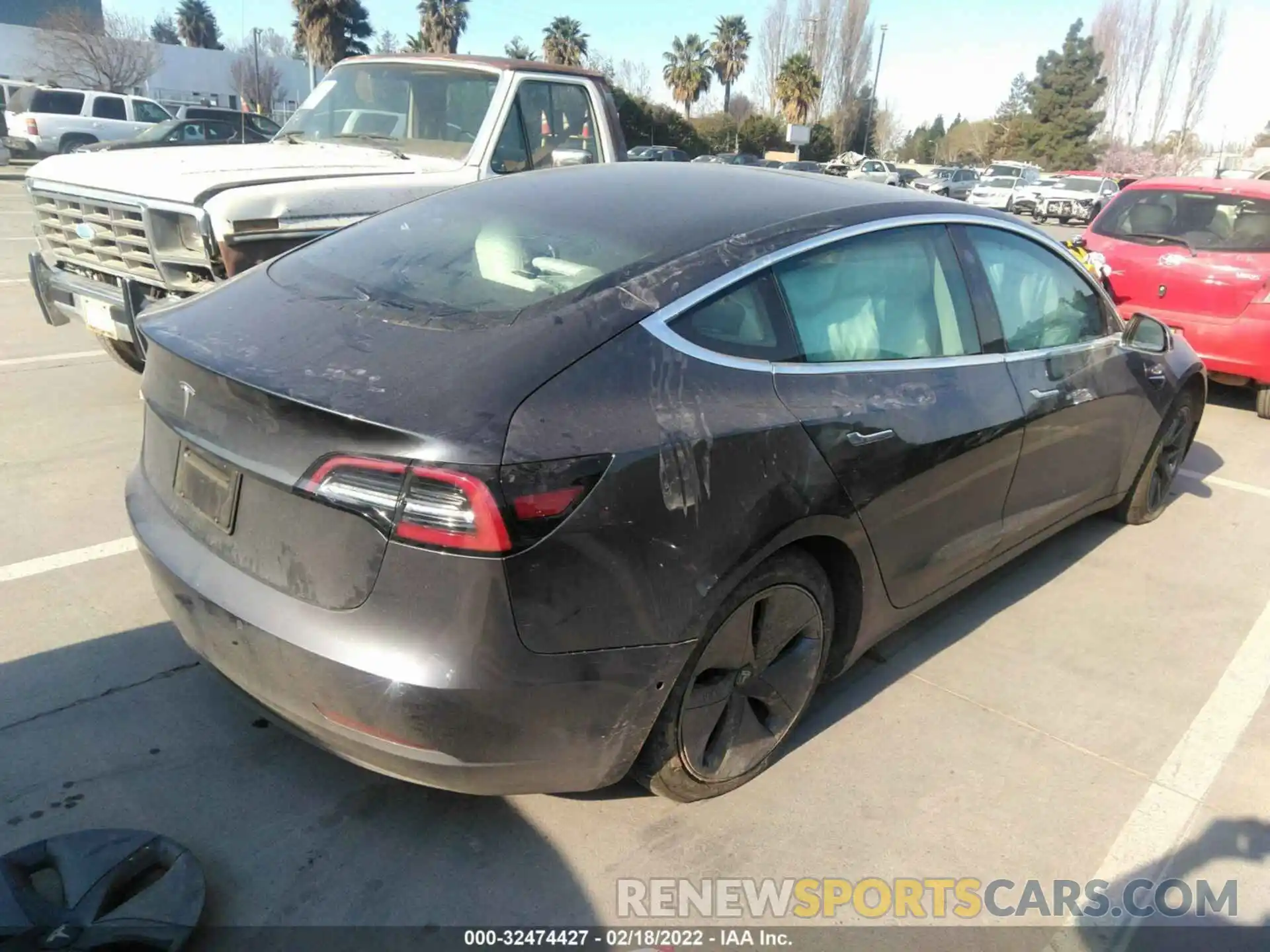 4 Photograph of a damaged car 5YJ3E1EA0KF431576 TESLA MODEL 3 2019