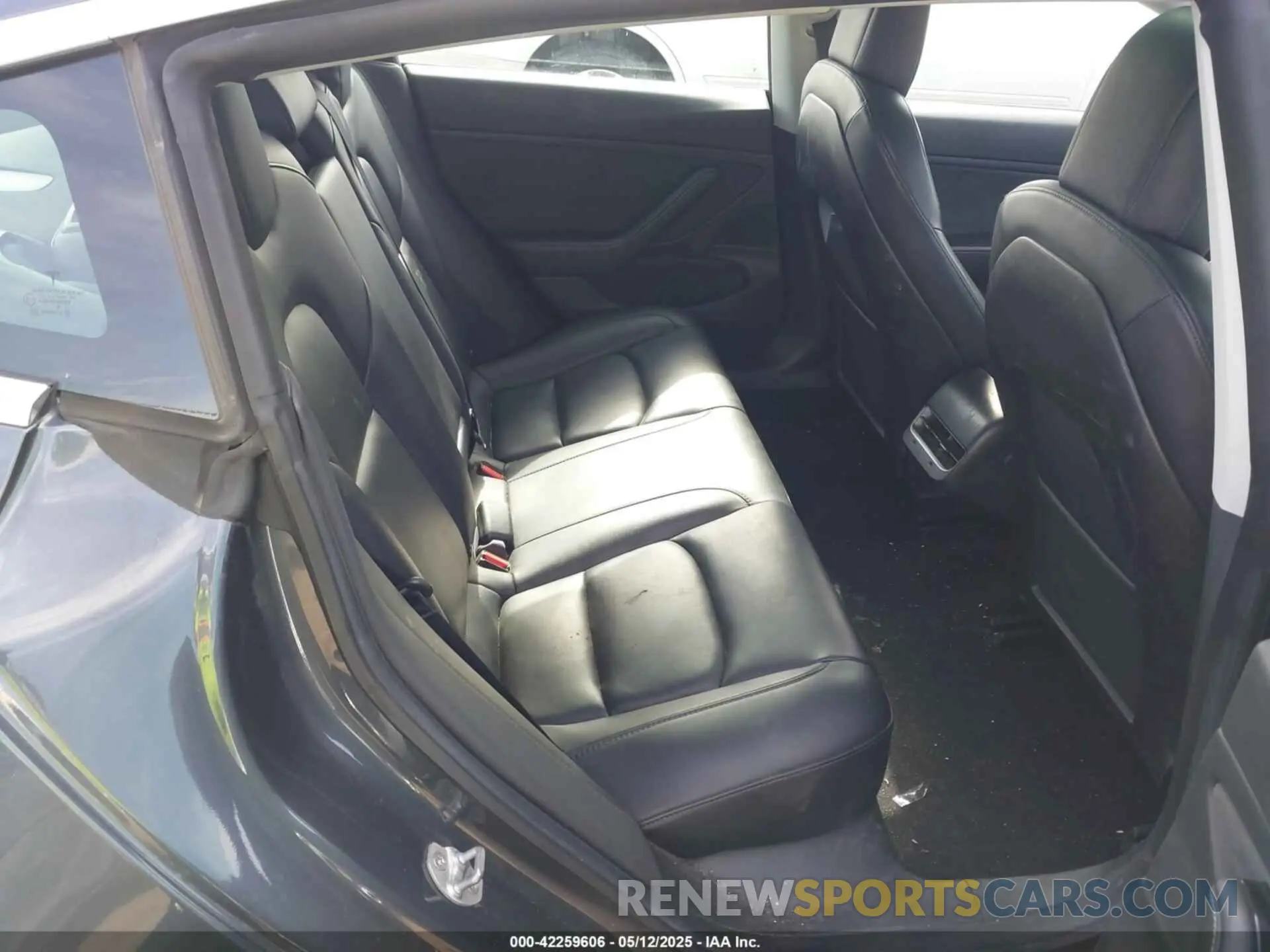 8 Photograph of a damaged car 5YJ3E1EA0KF464223 TESLA MODEL 3 2019