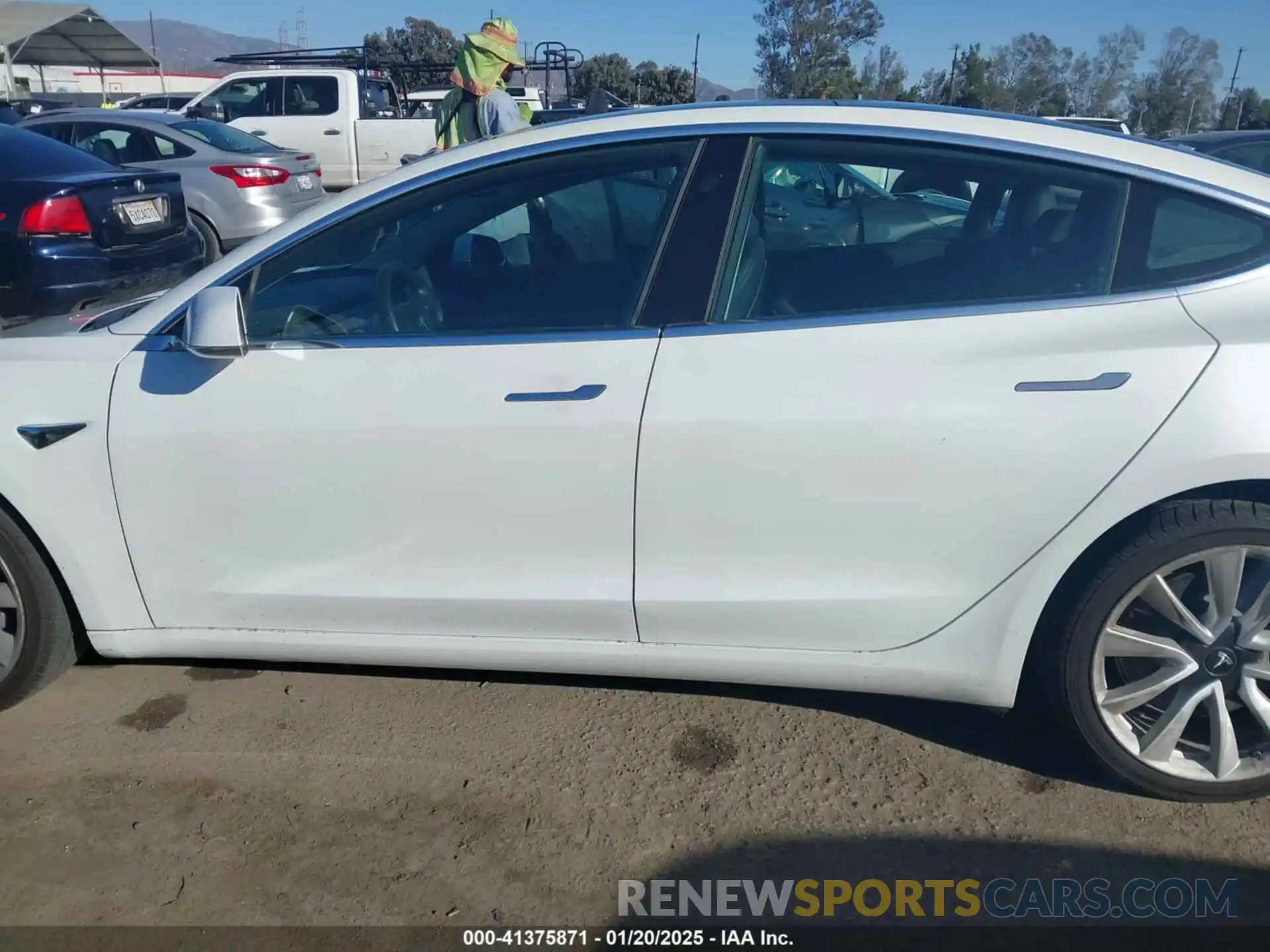 14 Photograph of a damaged car 5YJ3E1EA0KF476467 TESLA MODEL 3 2019