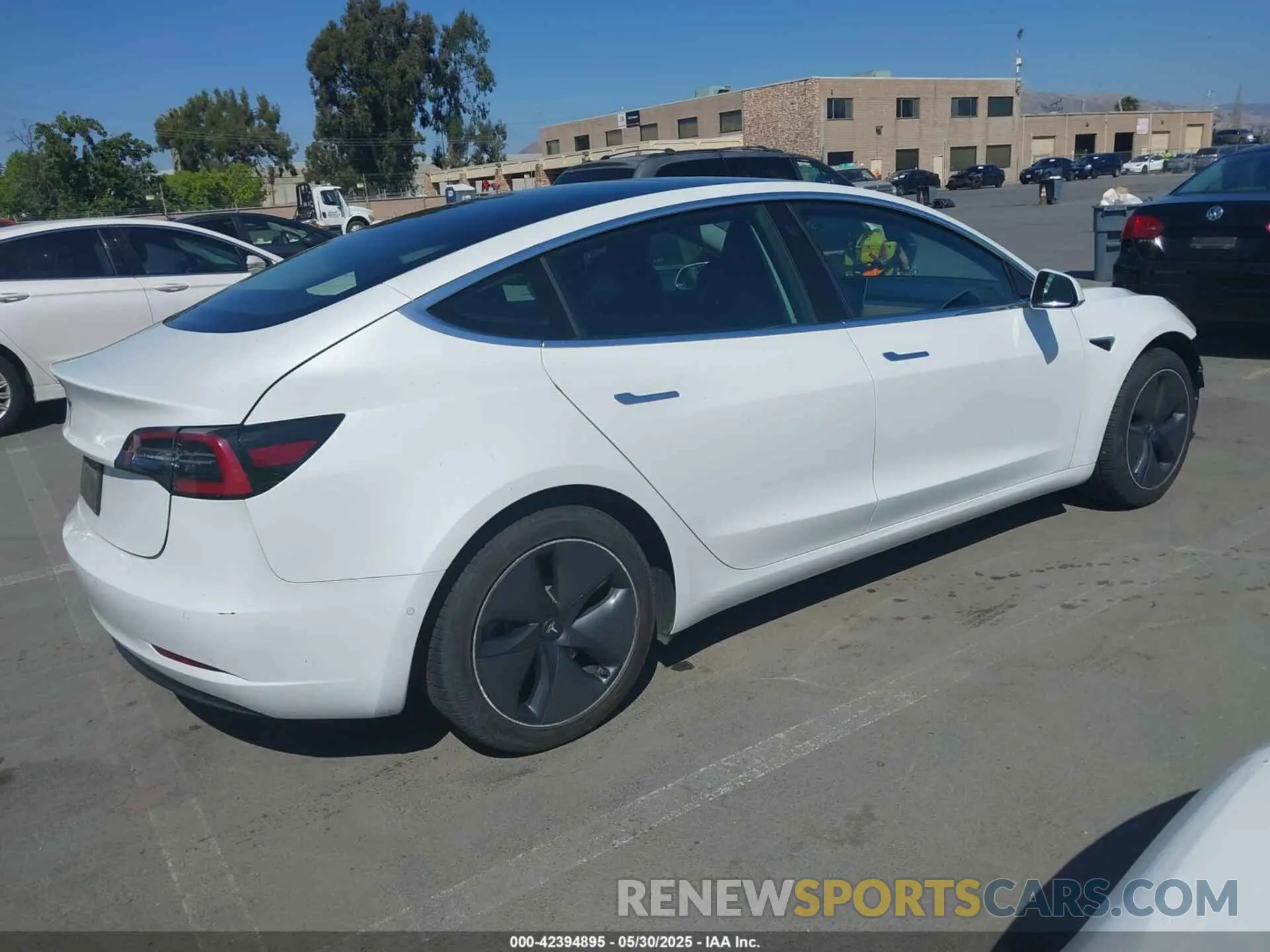 4 Photograph of a damaged car 5YJ3E1EA0KF485346 TESLA MODEL 3 2019