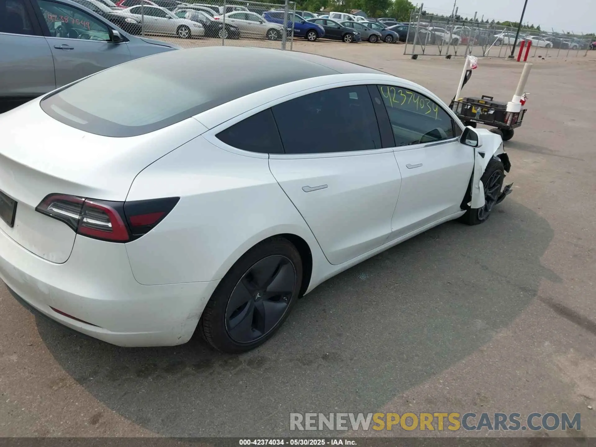 4 Photograph of a damaged car 5YJ3E1EA1KF310118 TESLA MODEL 3 2019