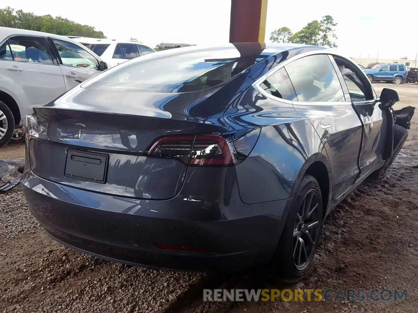 4 Photograph of a damaged car 5YJ3E1EA2KF298271 TESLA MODEL 3 2019