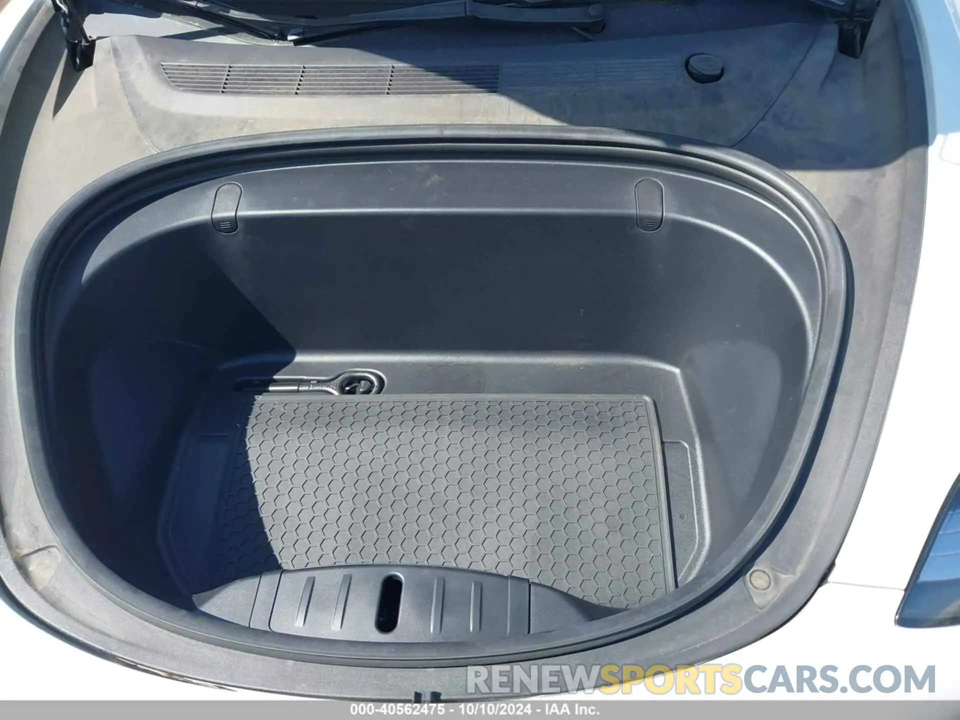 10 Photograph of a damaged car 5YJ3E1EA2KF419378 TESLA MODEL 3 2019