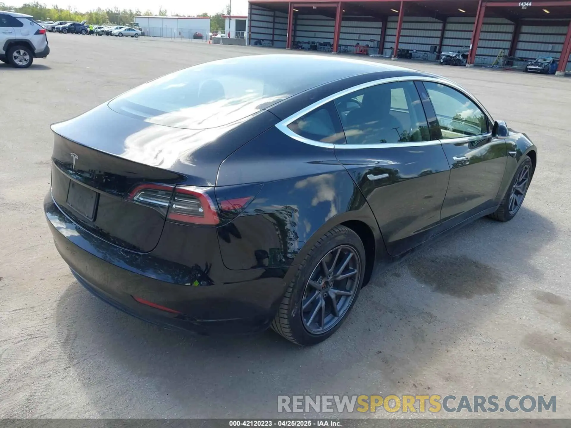 4 Photograph of a damaged car 5YJ3E1EA3KF324263 TESLA MODEL 3 2019