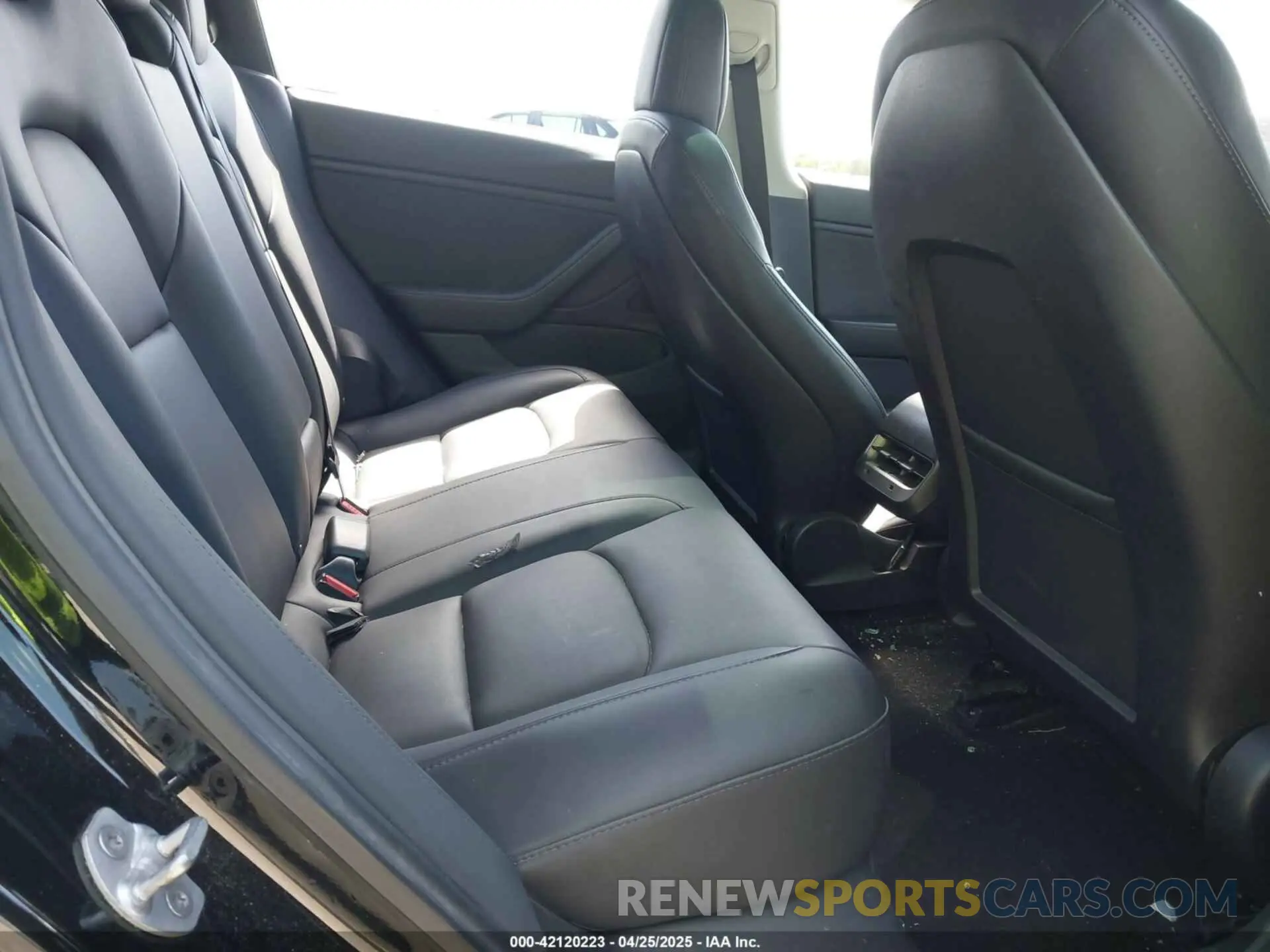 8 Photograph of a damaged car 5YJ3E1EA3KF324263 TESLA MODEL 3 2019