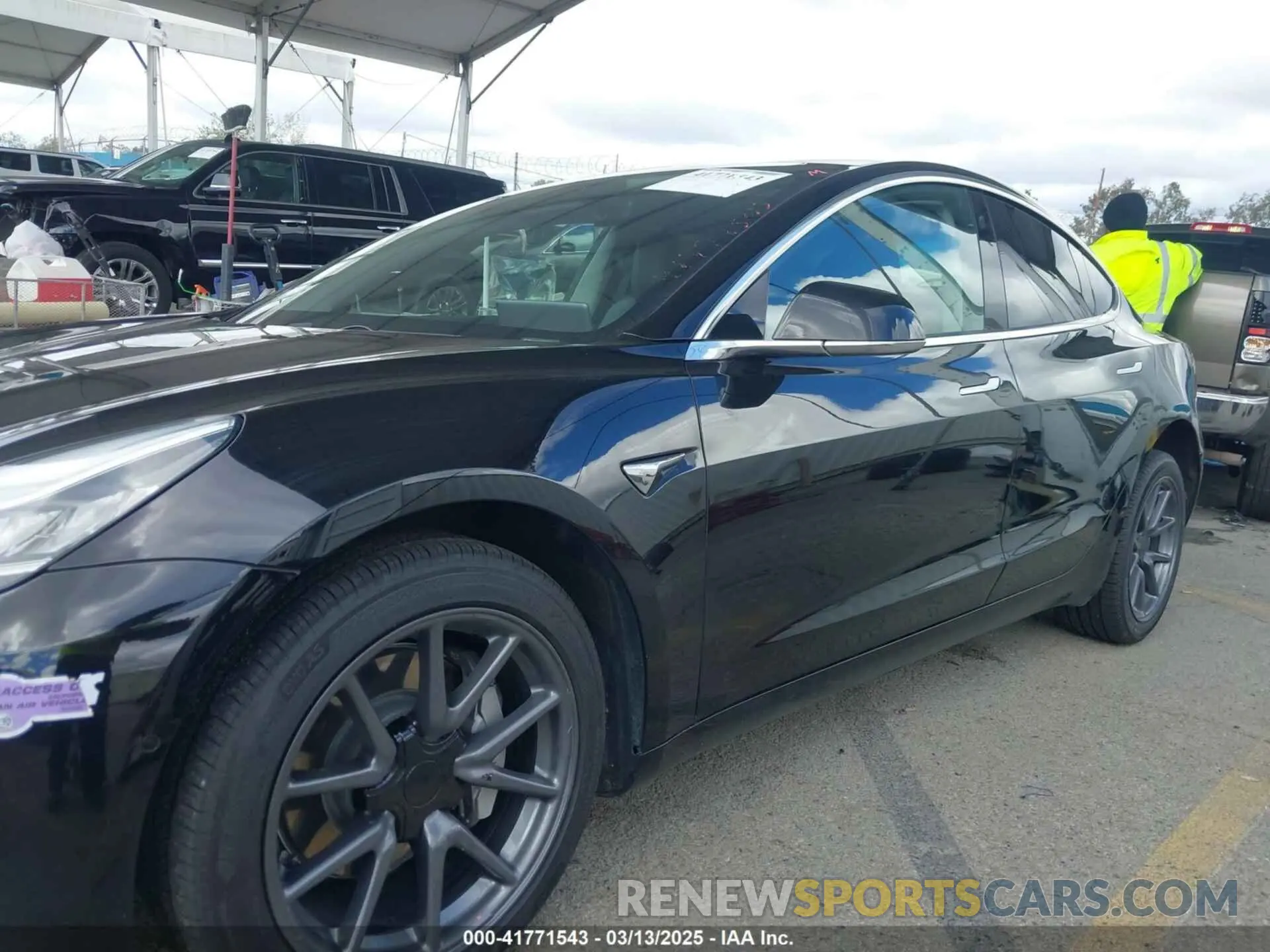 14 Photograph of a damaged car 5YJ3E1EA3KF325056 TESLA MODEL 3 2019