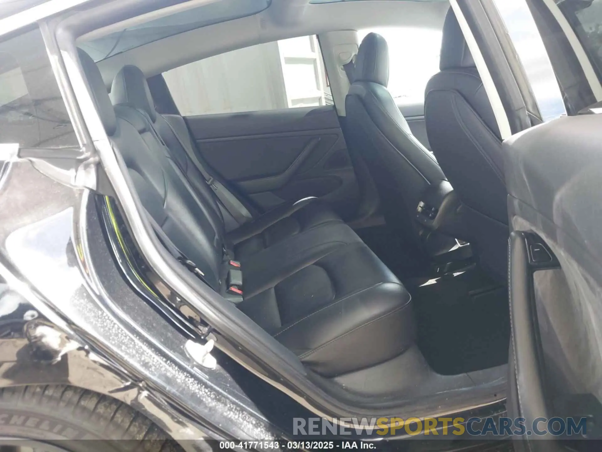 8 Photograph of a damaged car 5YJ3E1EA3KF325056 TESLA MODEL 3 2019