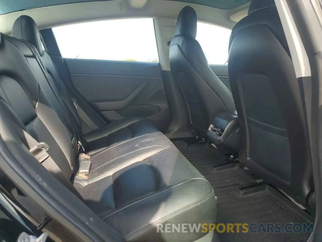 10 Photograph of a damaged car 5YJ3E1EA3KF395219 TESLA MODEL 3 2019