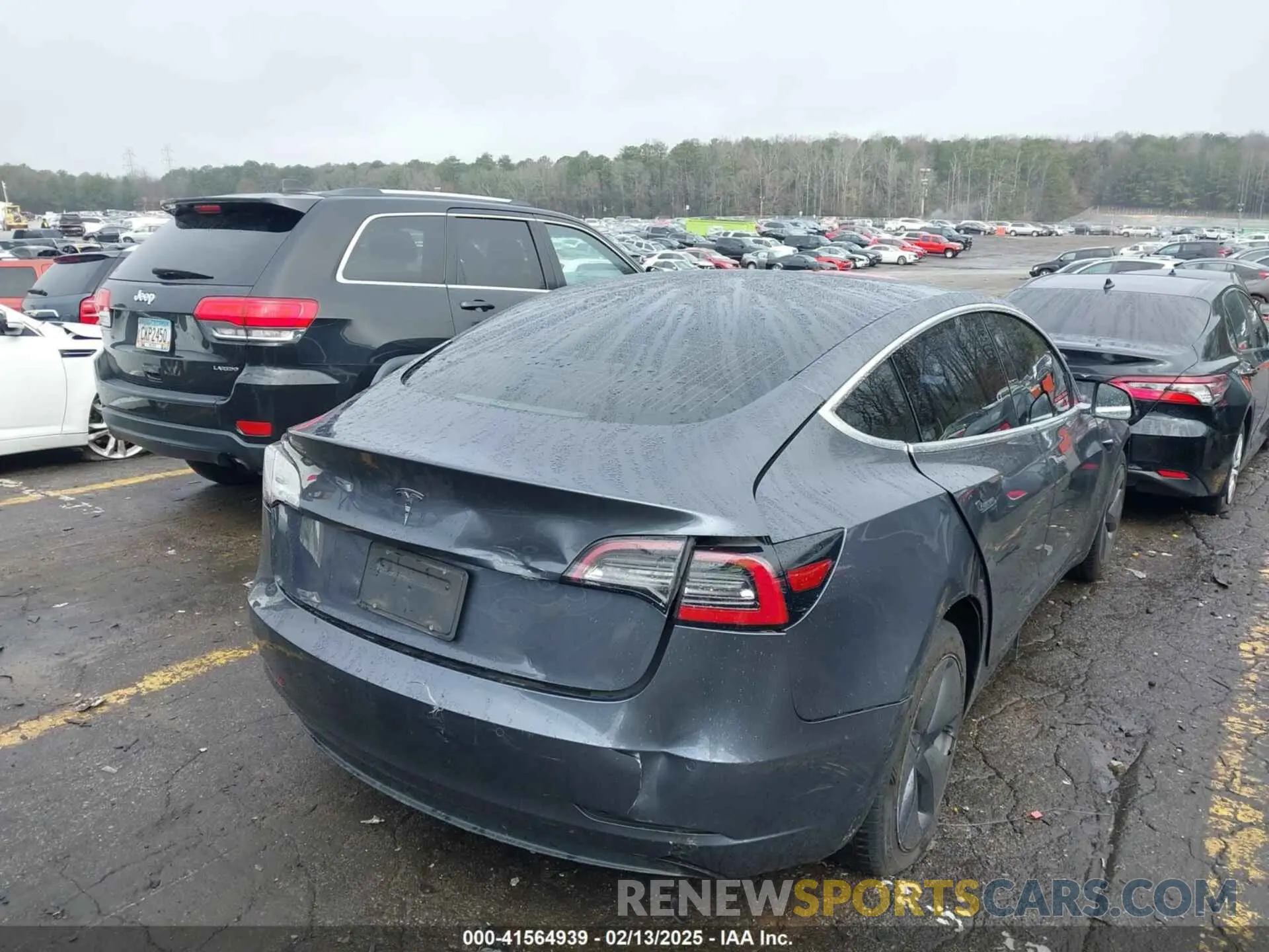 4 Photograph of a damaged car 5YJ3E1EA3KF426971 TESLA MODEL 3 2019