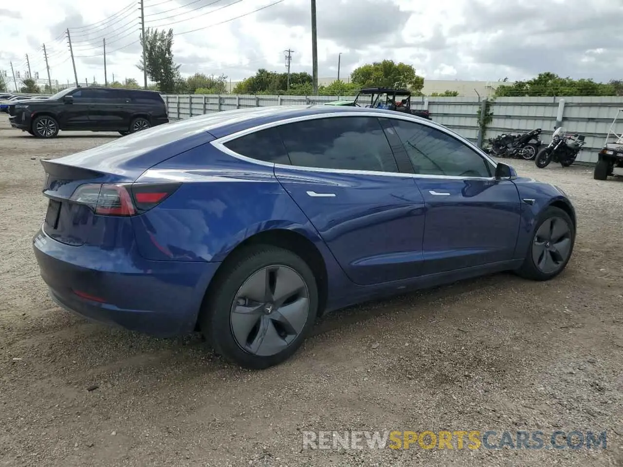 3 Photograph of a damaged car 5YJ3E1EA3KF486104 TESLA MODEL 3 2019