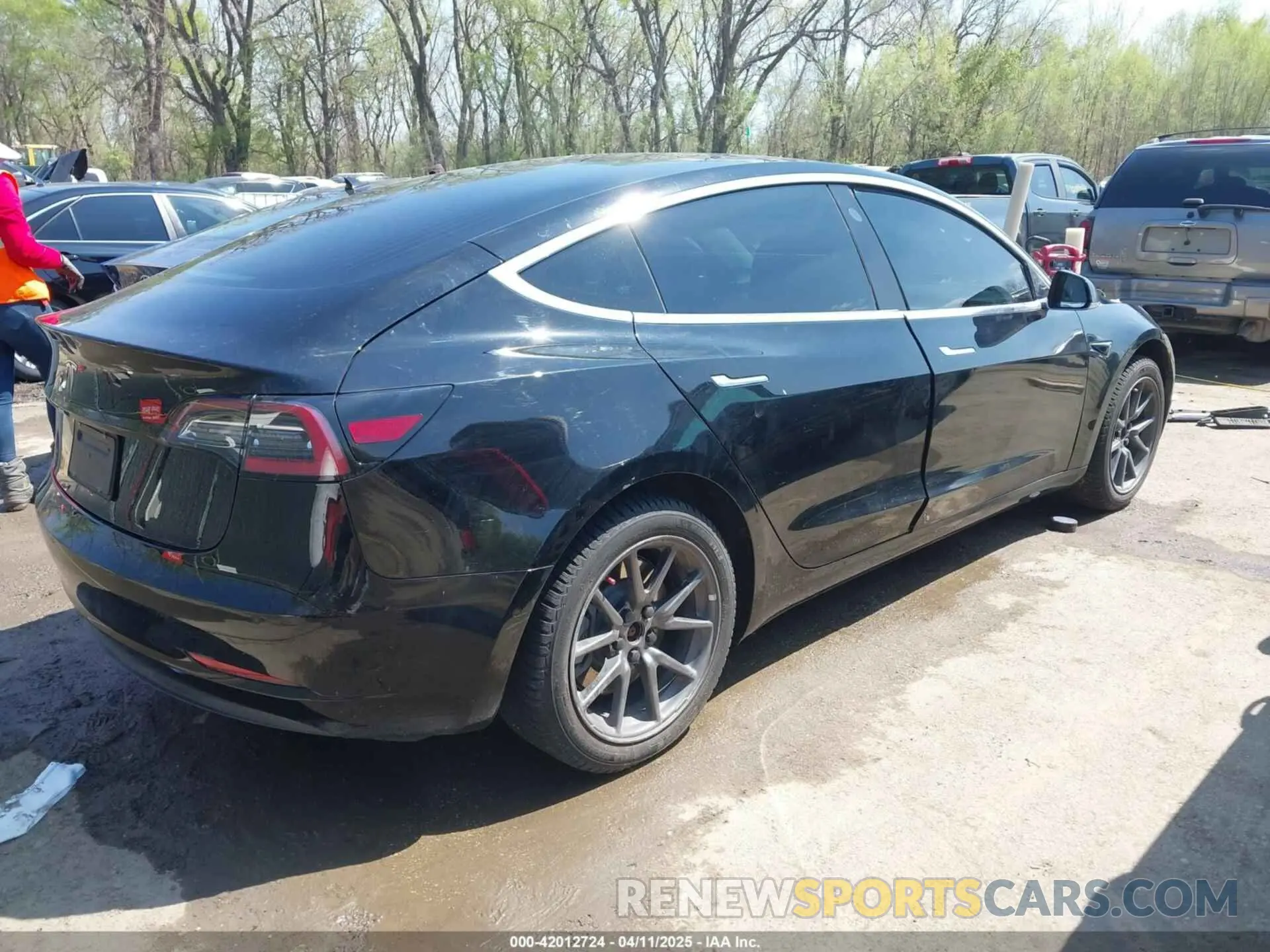 4 Photograph of a damaged car 5YJ3E1EA4KF296859 TESLA MODEL 3 2019