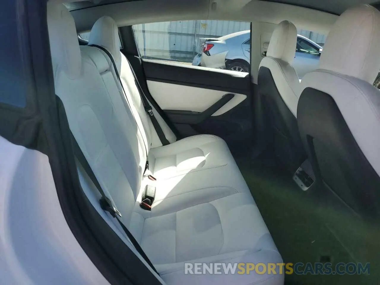 10 Photograph of a damaged car 5YJ3E1EA4KF302160 TESLA MODEL 3 2019