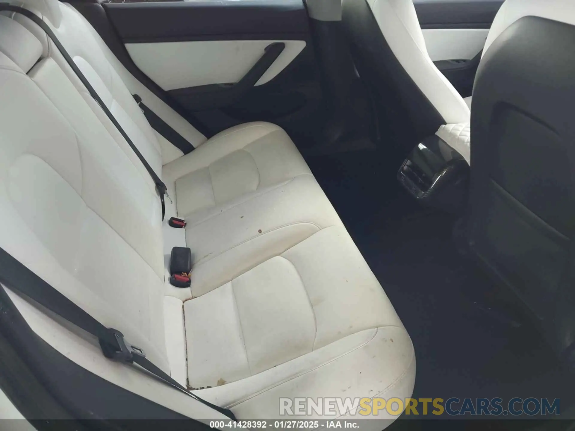 8 Photograph of a damaged car 5YJ3E1EA4KF402940 TESLA MODEL 3 2019