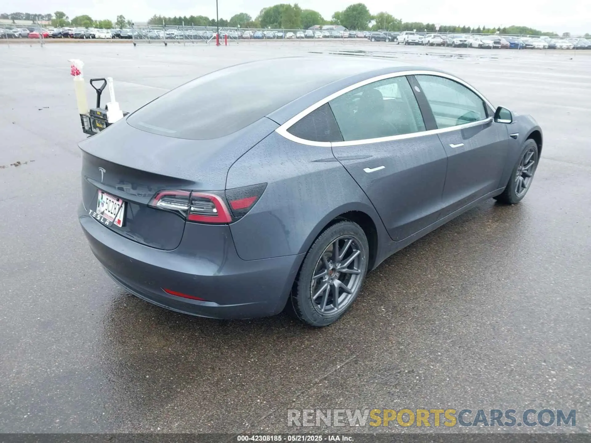 4 Photograph of a damaged car 5YJ3E1EA4KF435551 TESLA MODEL 3 2019
