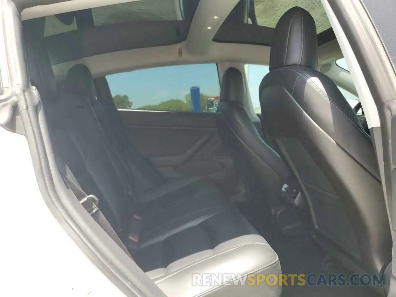 10 Photograph of a damaged car 5YJ3E1EA4KF472552 TESLA MODEL 3 2019