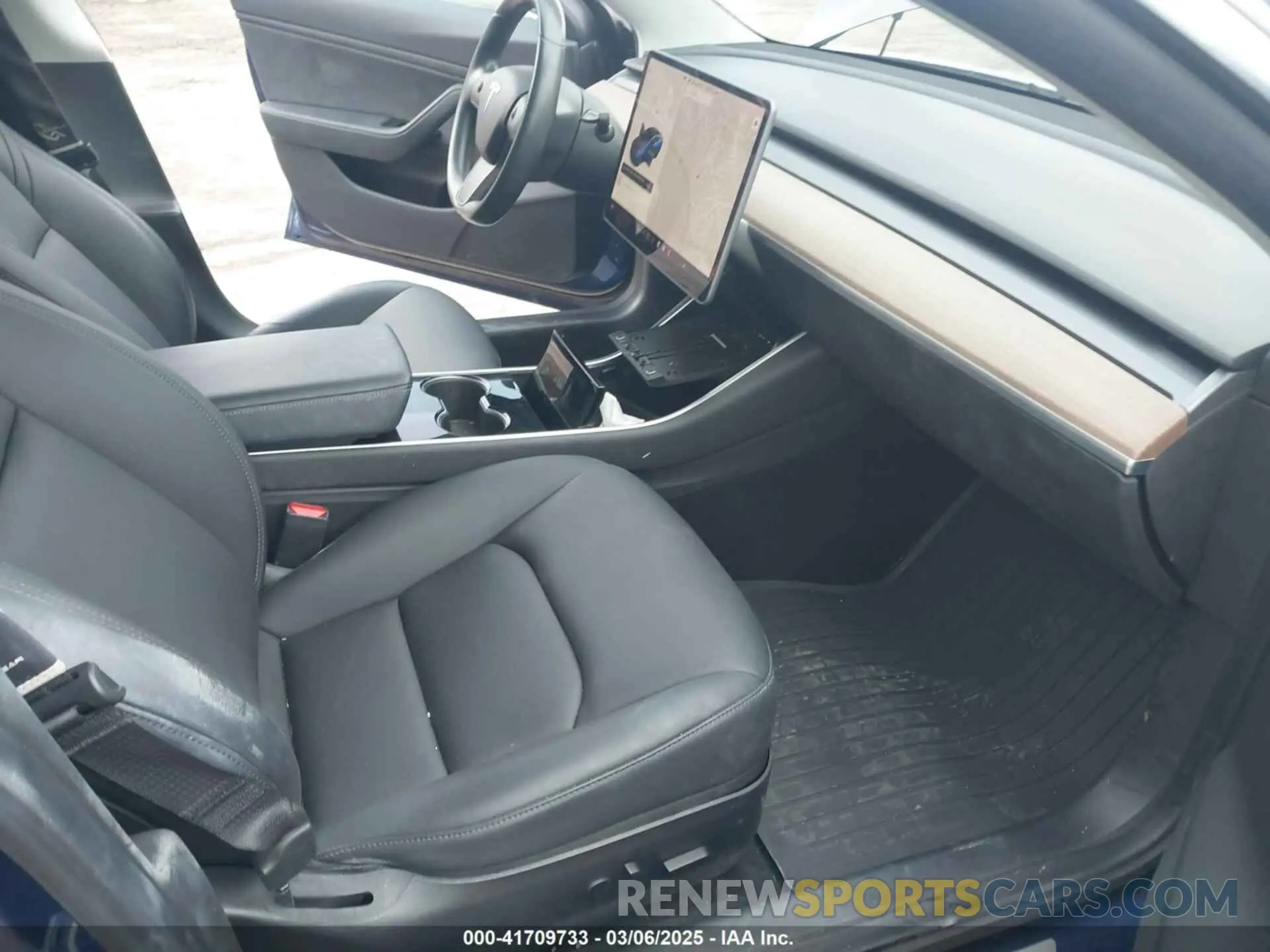 5 Photograph of a damaged car 5YJ3E1EA5KF299589 TESLA MODEL 3 2019