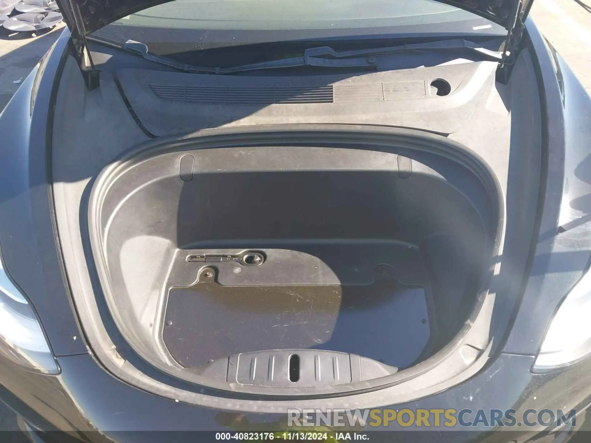 10 Photograph of a damaged car 5YJ3E1EA5KF304211 TESLA MODEL 3 2019