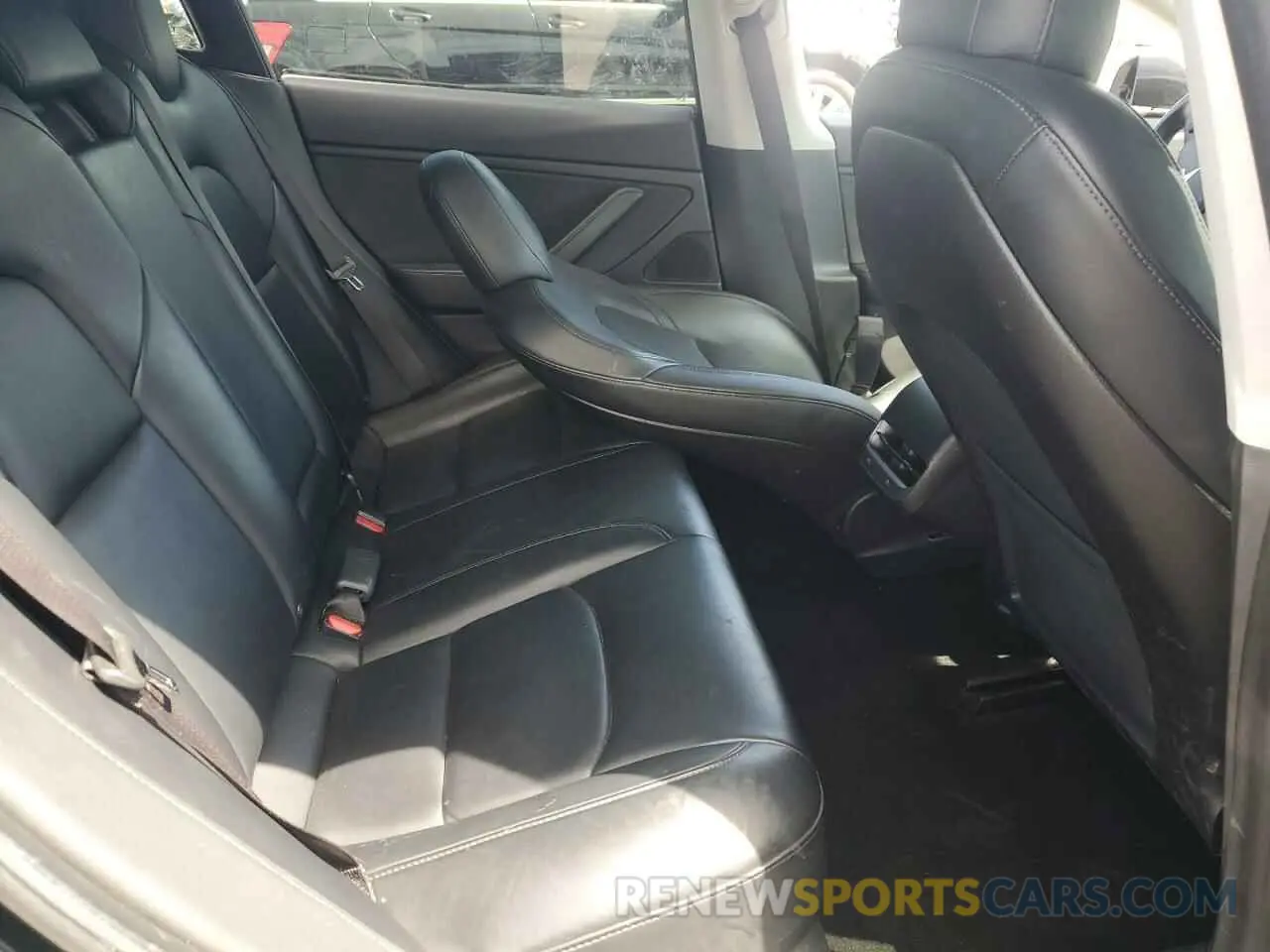 10 Photograph of a damaged car 5YJ3E1EA5KF304922 TESLA MODEL 3 2019
