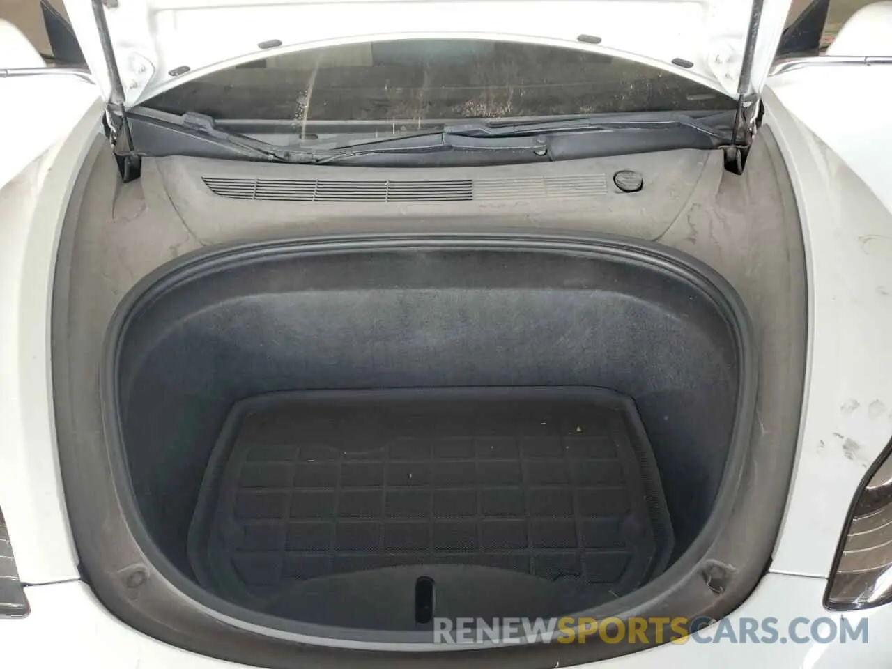11 Photograph of a damaged car 5YJ3E1EA5KF310252 TESLA MODEL 3 2019