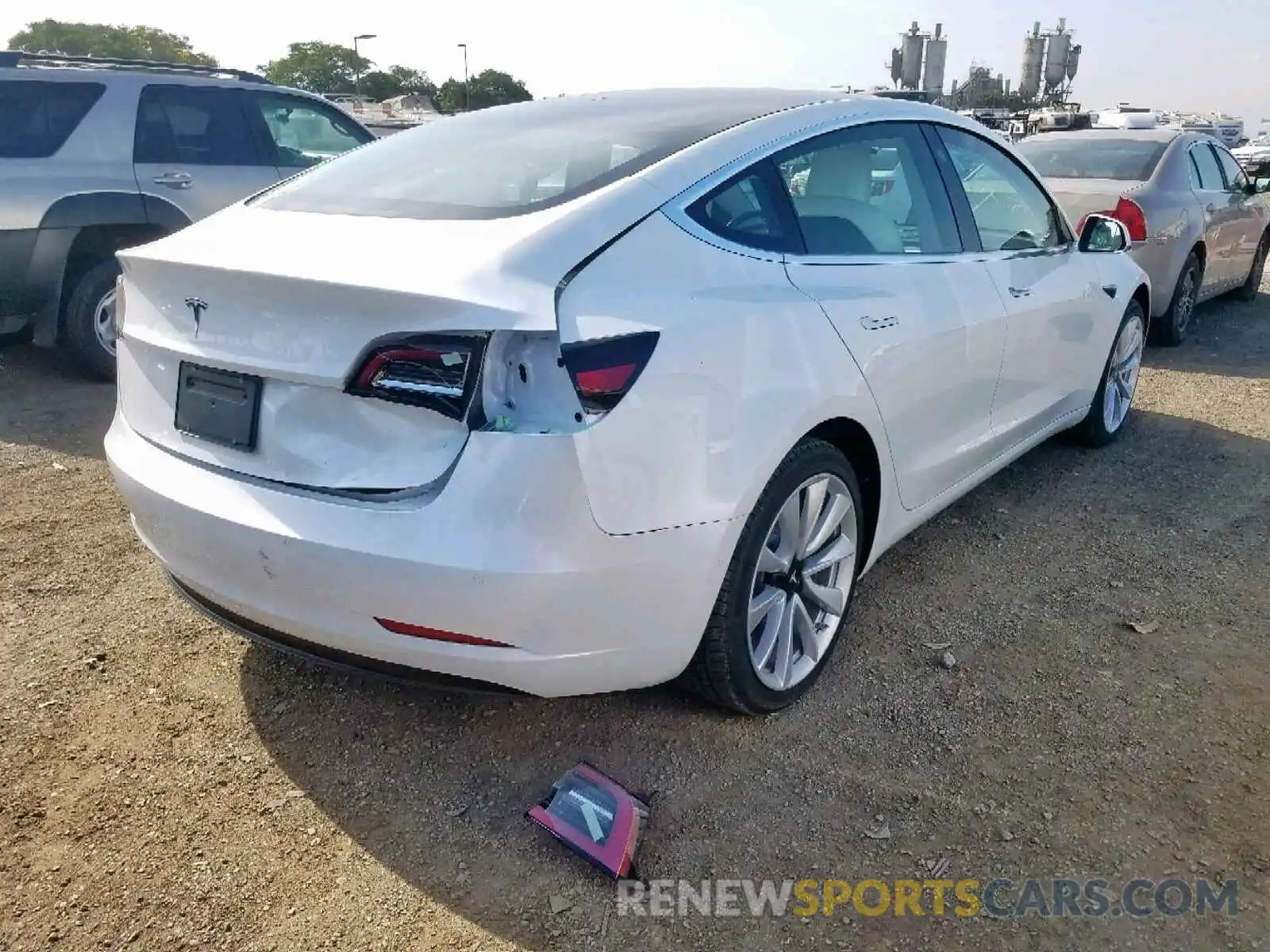 4 Photograph of a damaged car 5YJ3E1EA5KF313037 TESLA MODEL 3 2019