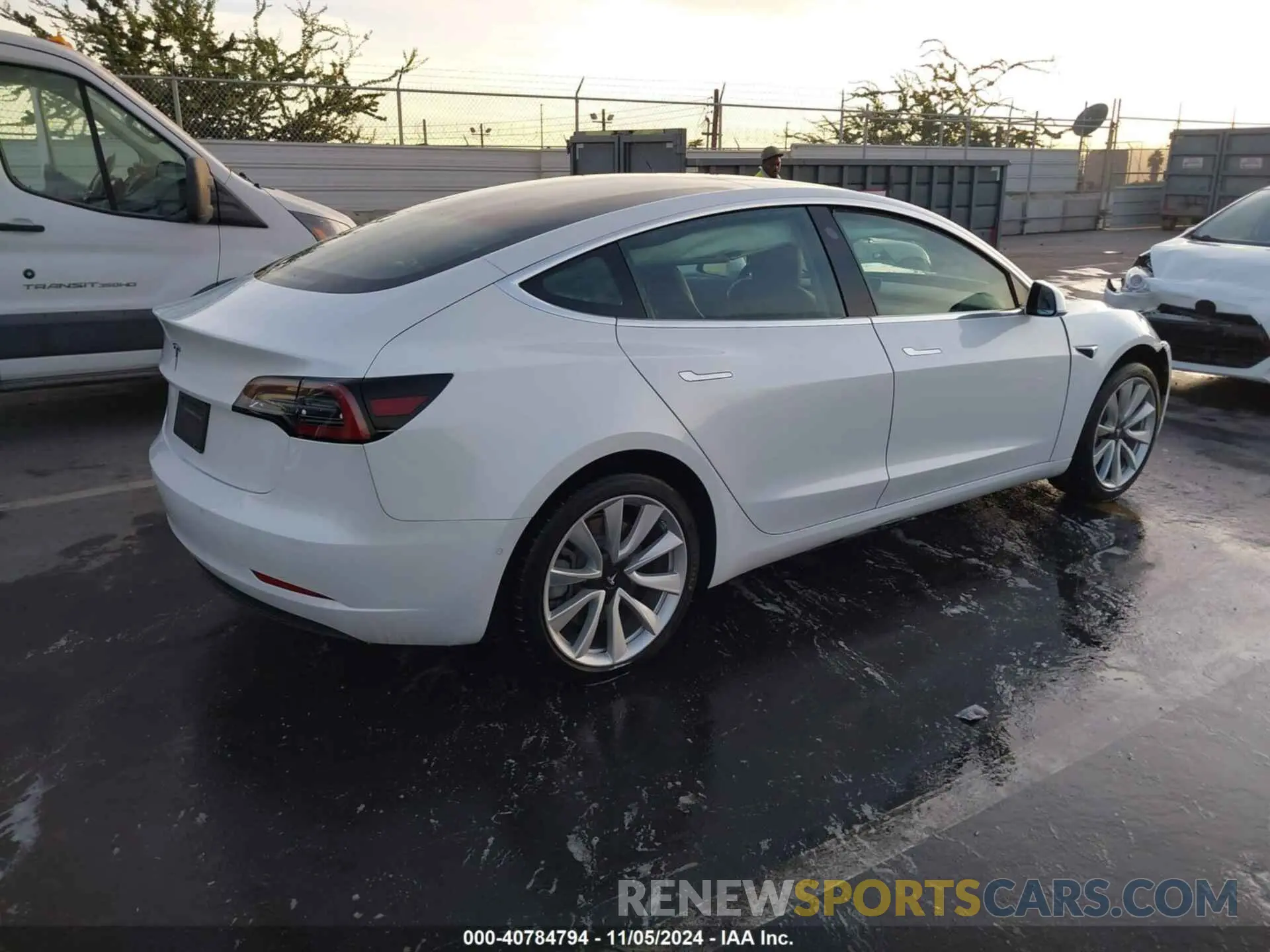 4 Photograph of a damaged car 5YJ3E1EA5KF402591 TESLA MODEL 3 2019