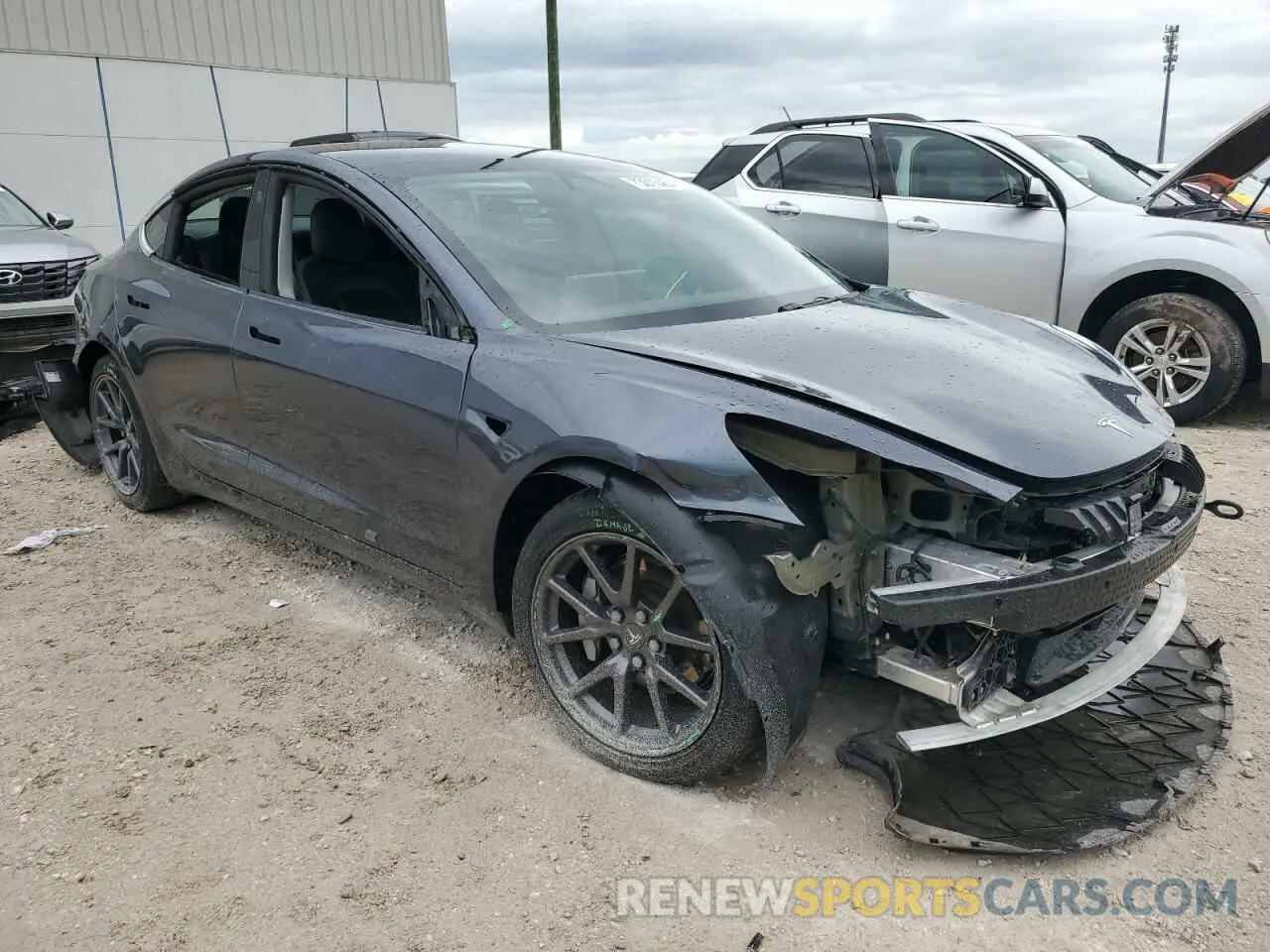 4 Photograph of a damaged car 5YJ3E1EA5KF411226 TESLA MODEL 3 2019