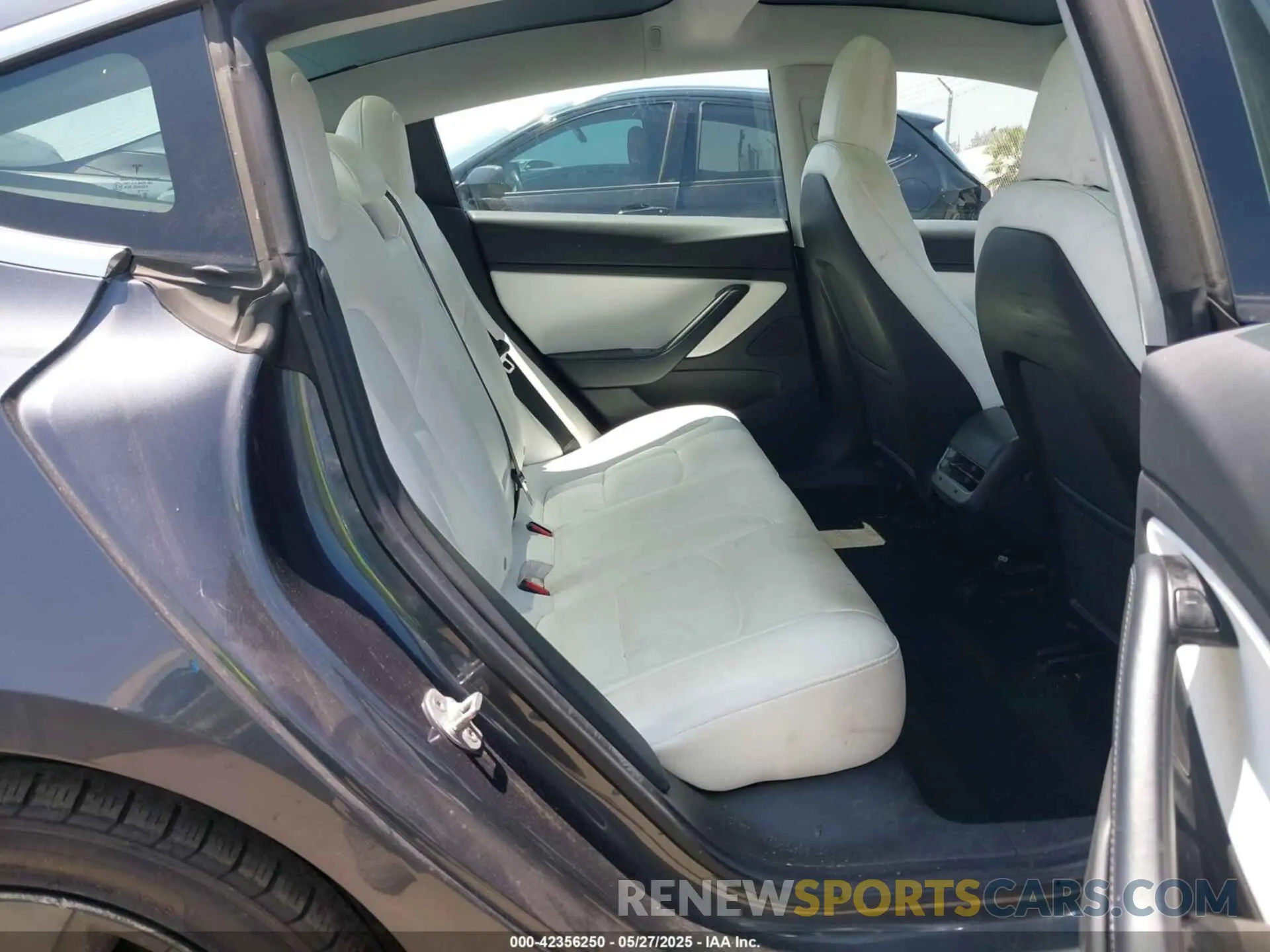 8 Photograph of a damaged car 5YJ3E1EA5KF431539 TESLA MODEL 3 2019