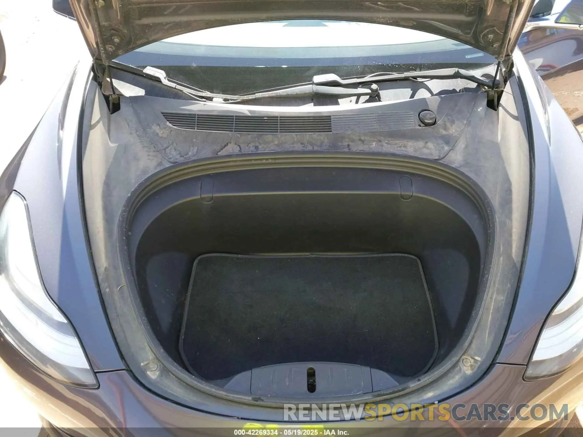 10 Photograph of a damaged car 5YJ3E1EA6KF302368 TESLA MODEL 3 2019
