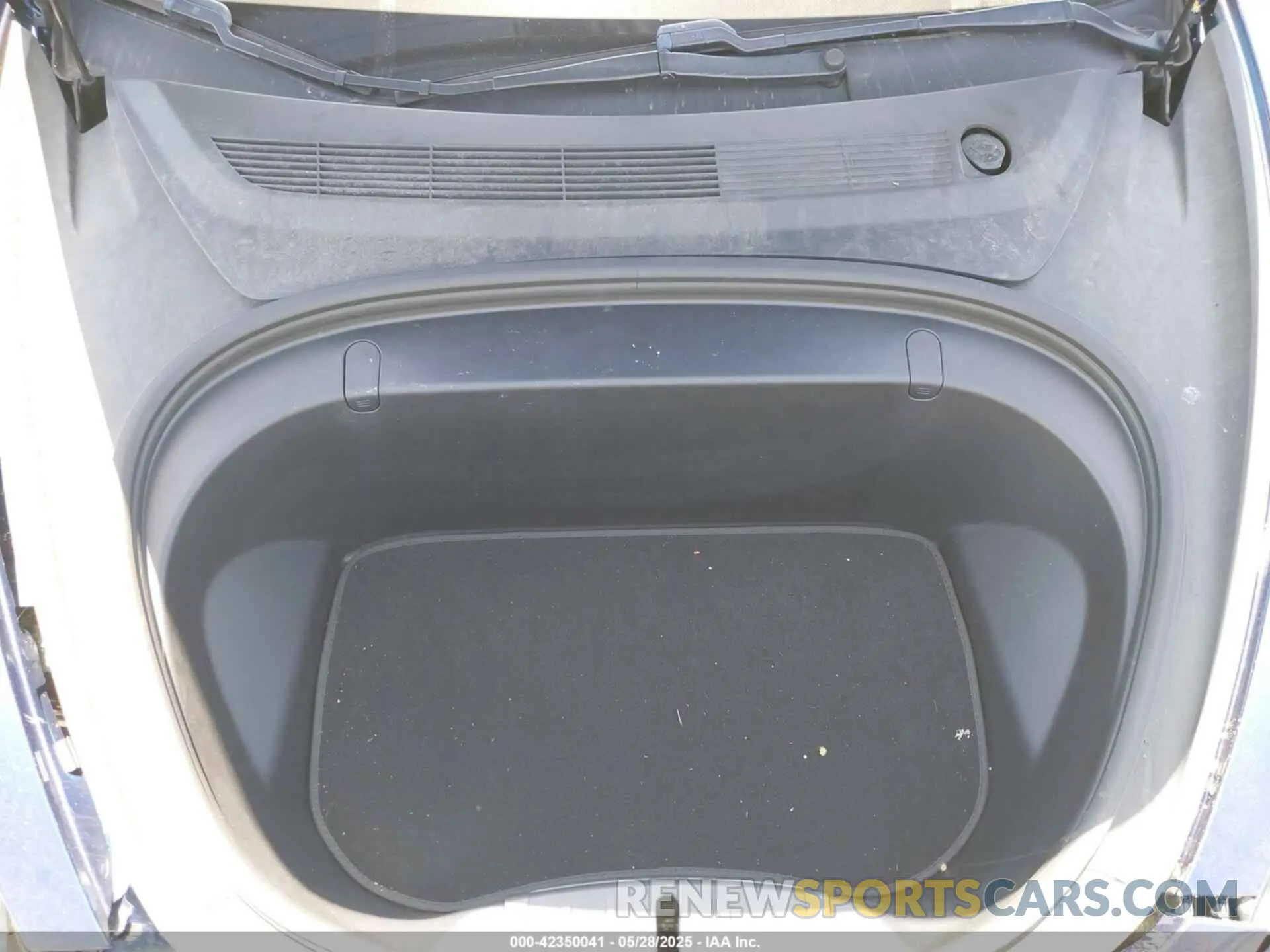 10 Photograph of a damaged car 5YJ3E1EA6KF324452 TESLA MODEL 3 2019