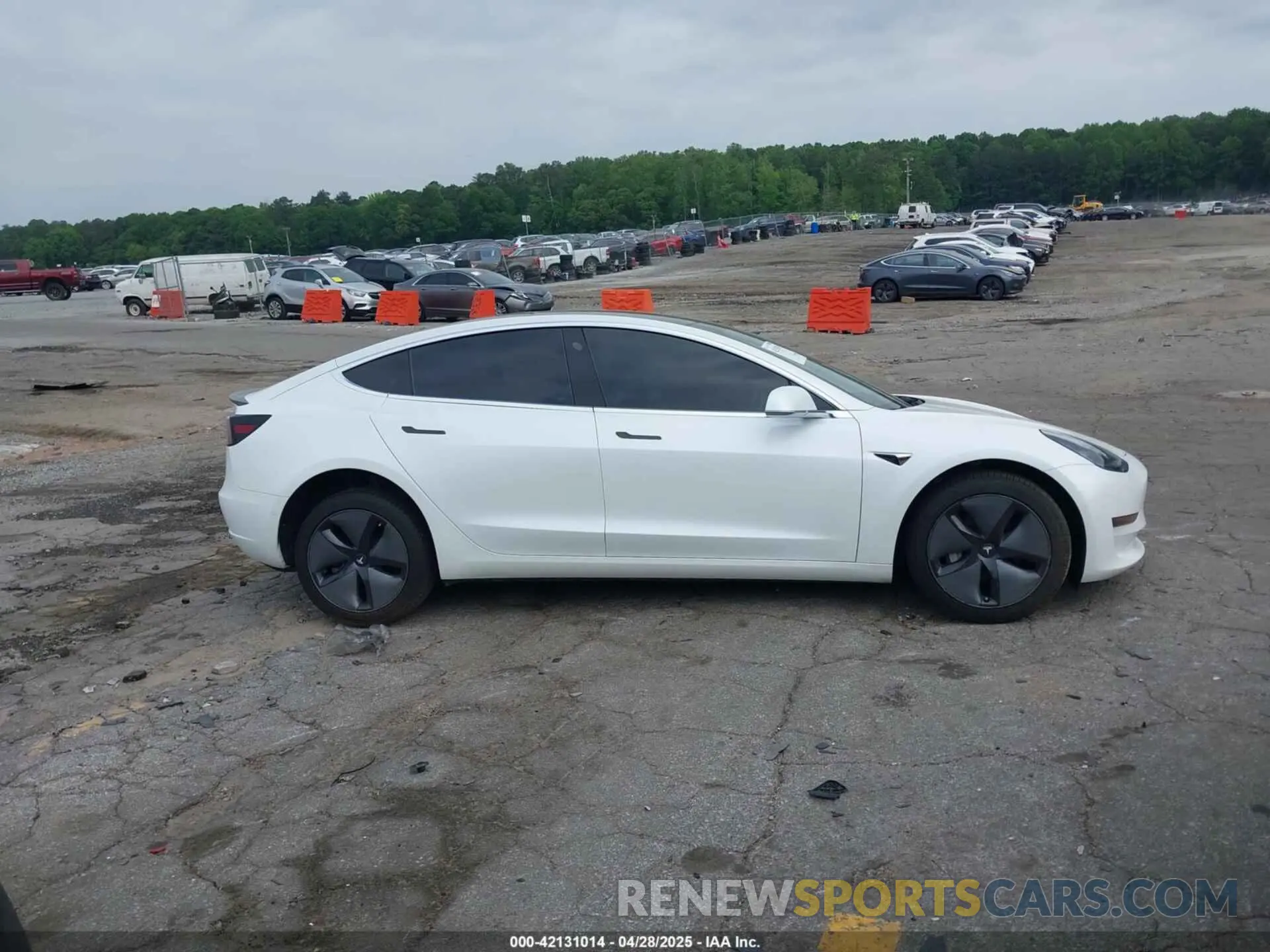 13 Photograph of a damaged car 5YJ3E1EA7KF299724 TESLA MODEL 3 2019